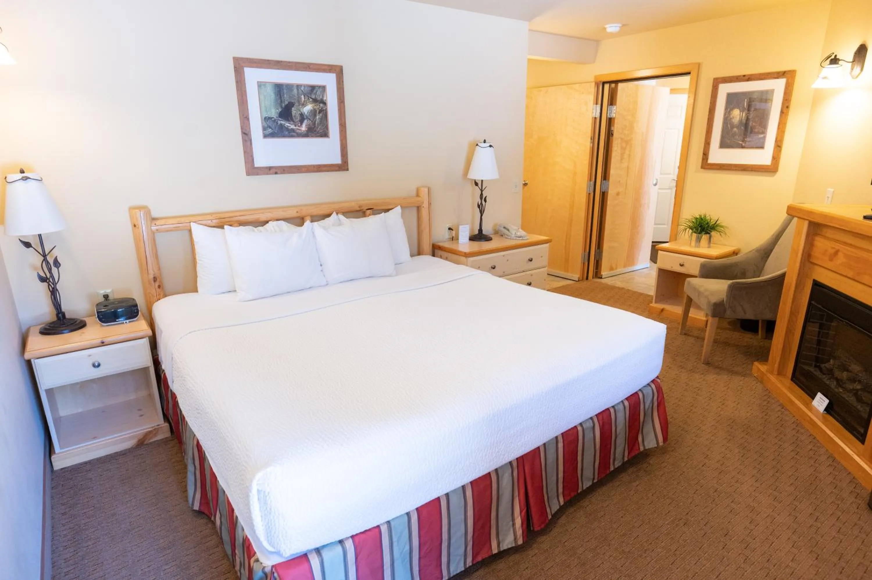 Bed in Icicle Village Resort