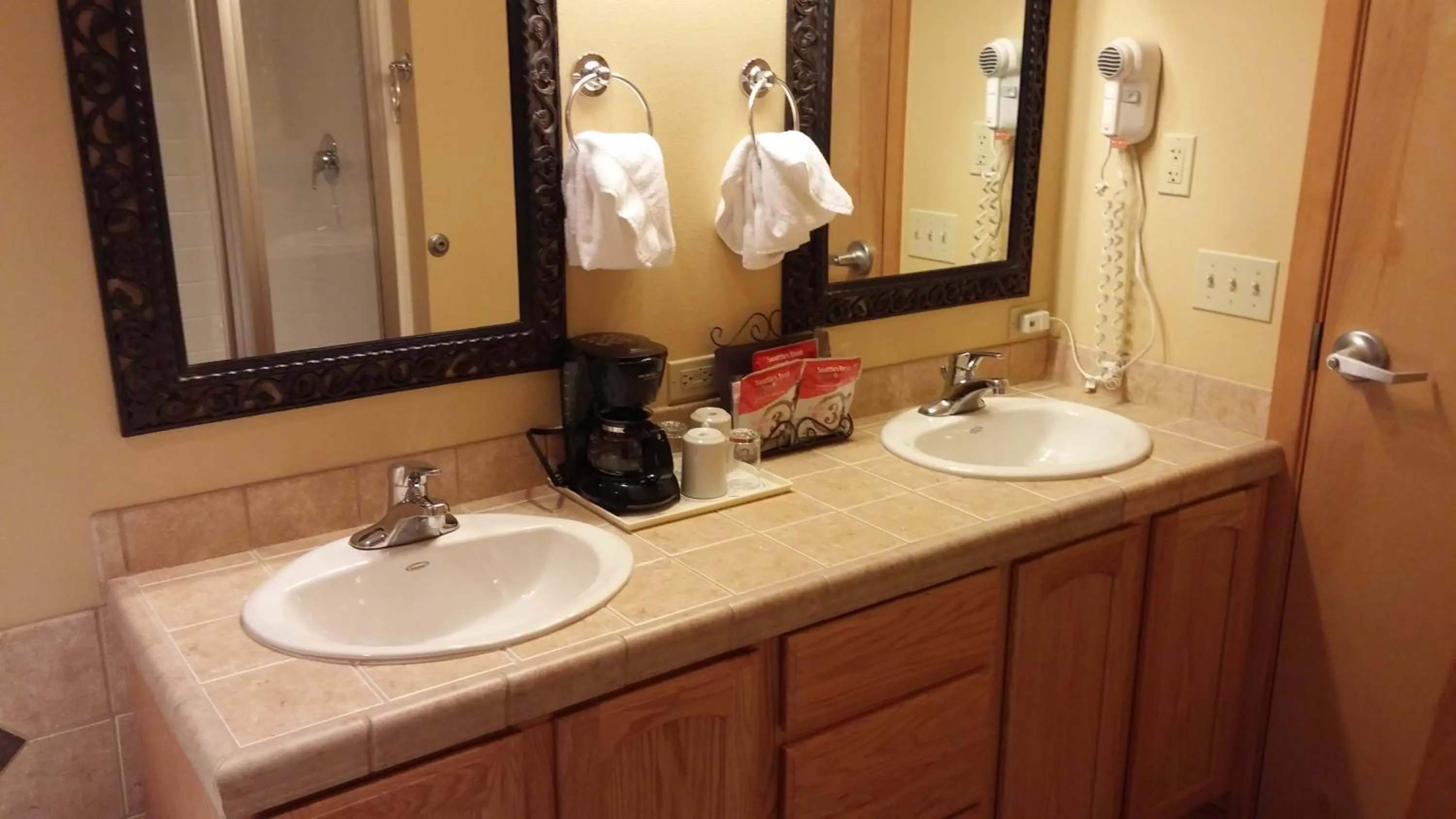 Bathroom in Icicle Village Resort