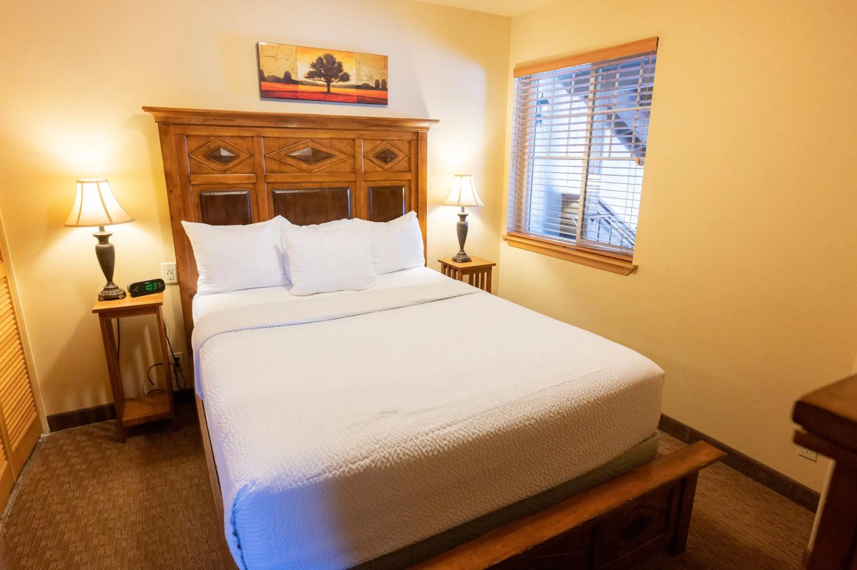 Bed in Icicle Village Resort