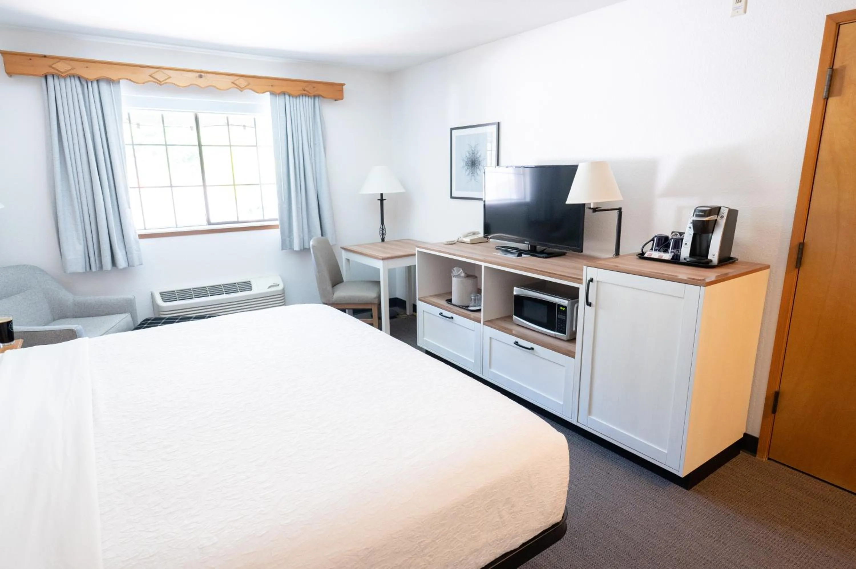 Bed in Icicle Village Resort