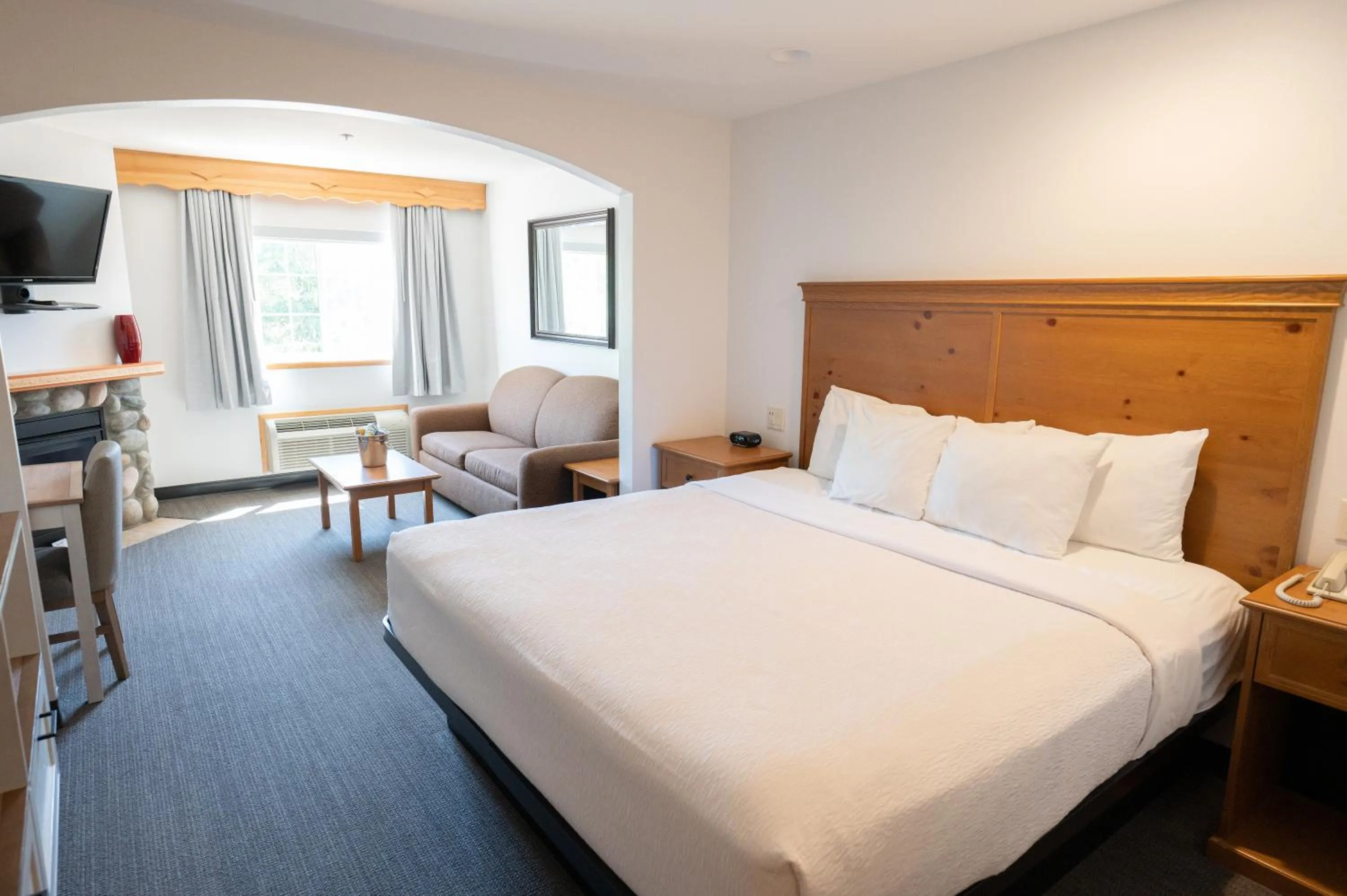 Bed in Icicle Village Resort