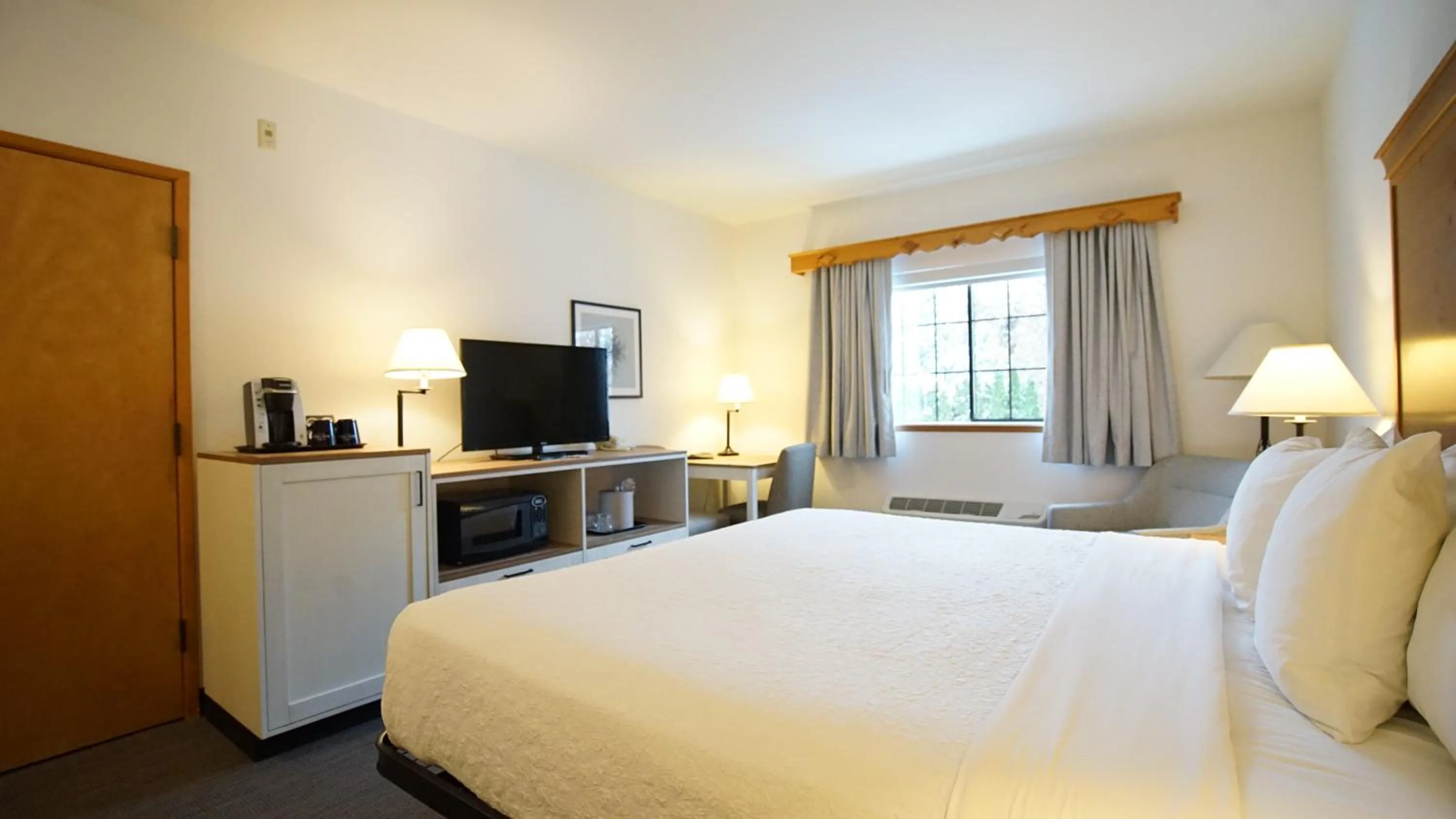 Bed in Icicle Village Resort