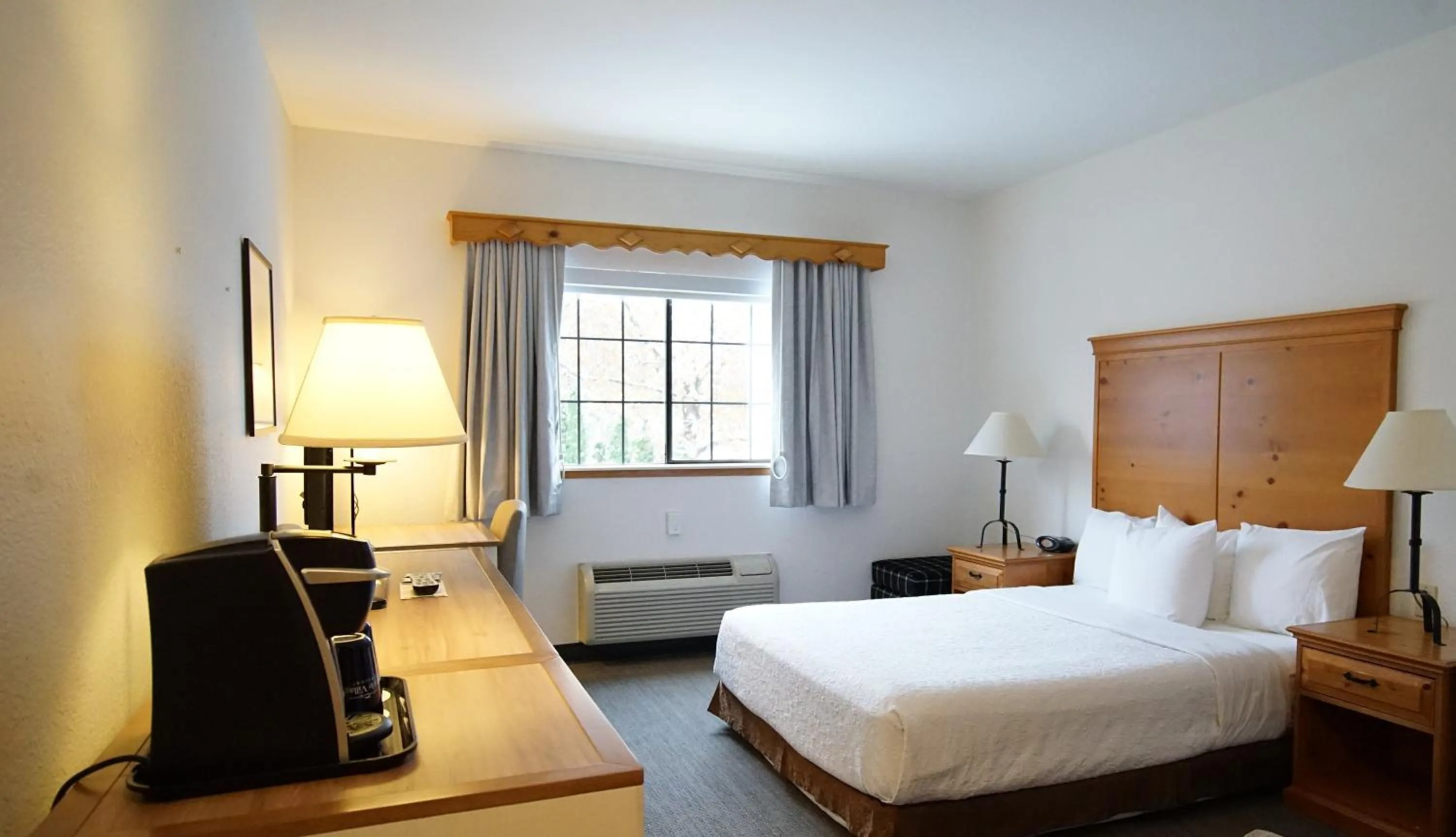 Bed in Icicle Village Resort