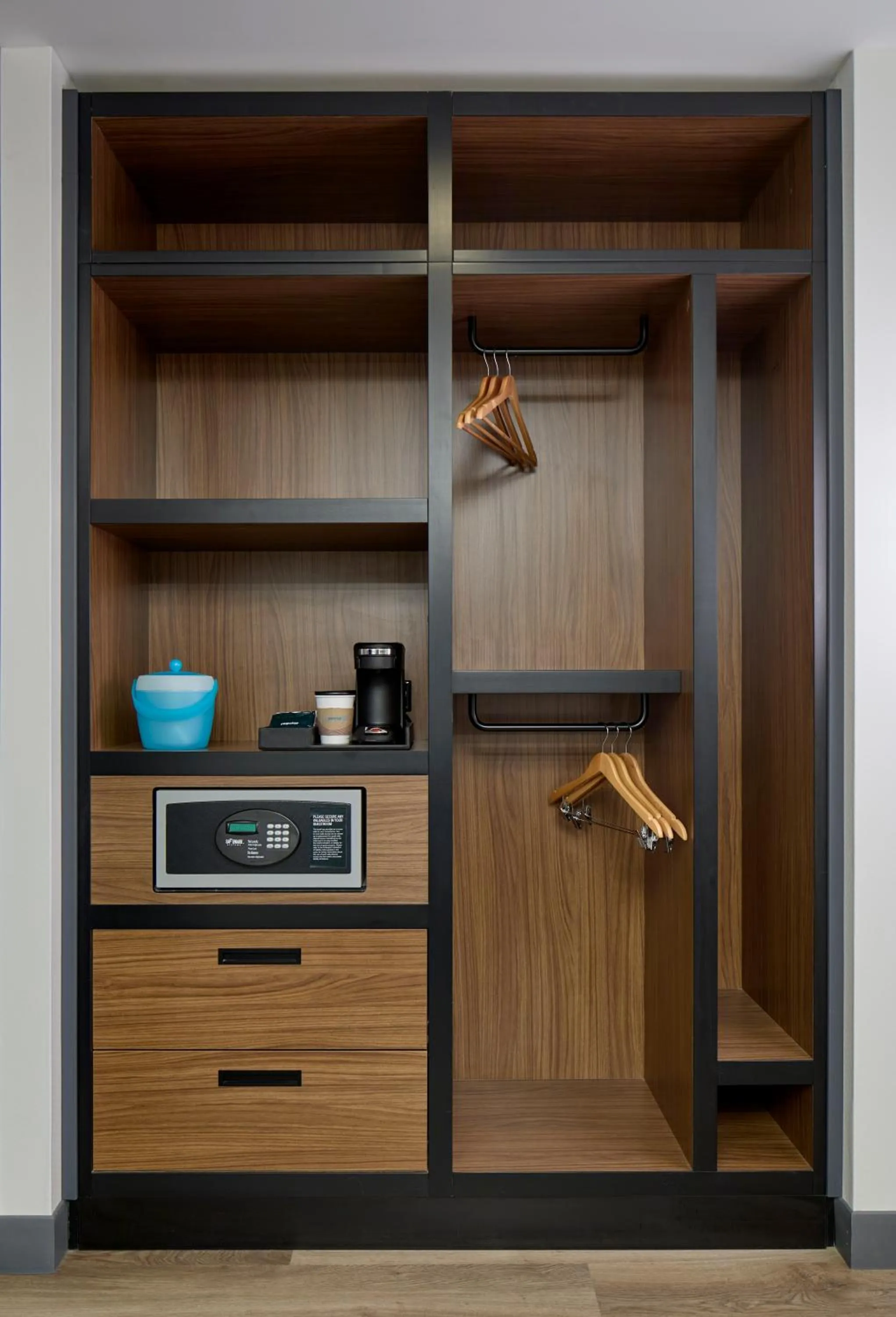 Coffee/tea facilities in Aloft Raleigh