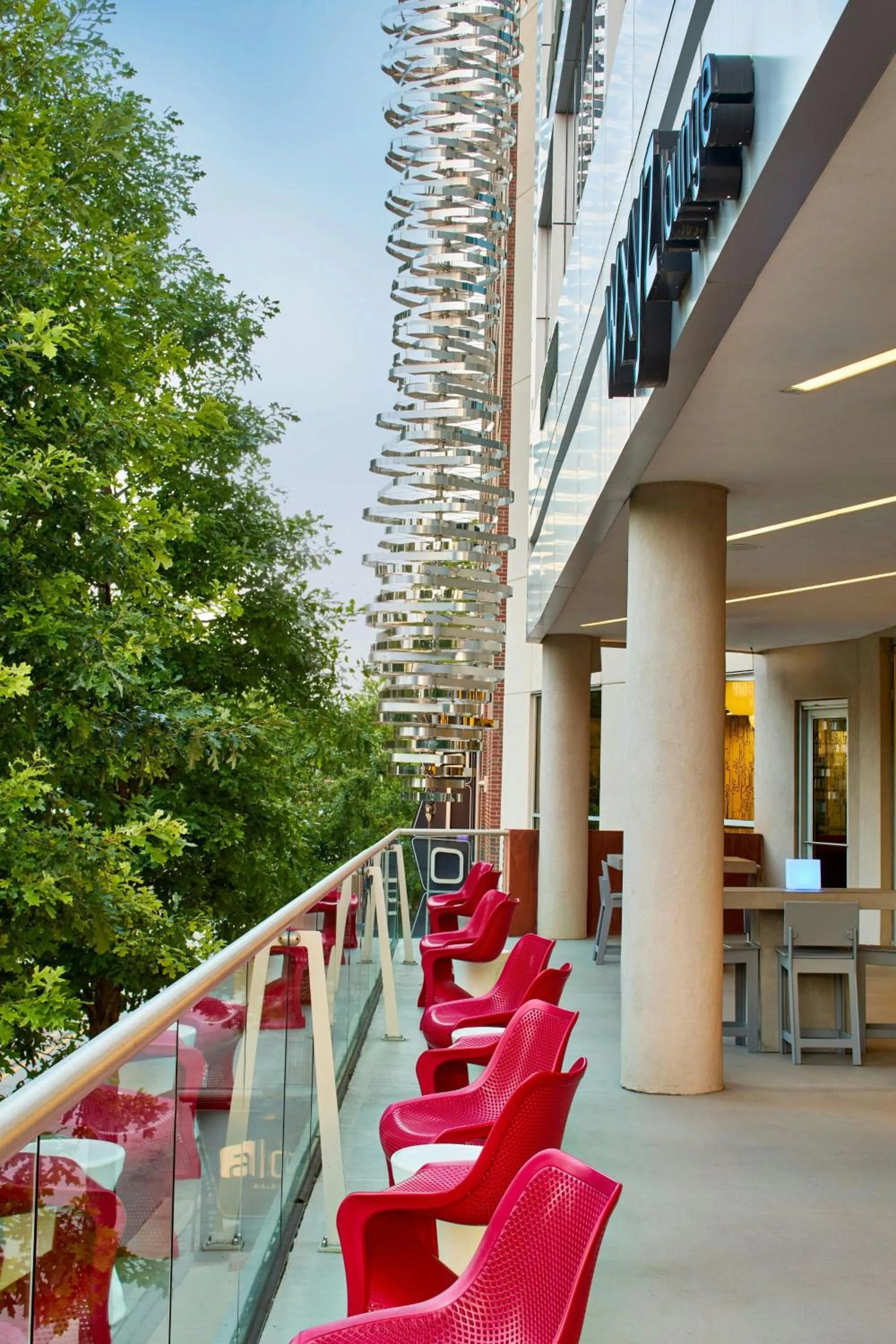 Lounge or bar in Aloft Raleigh