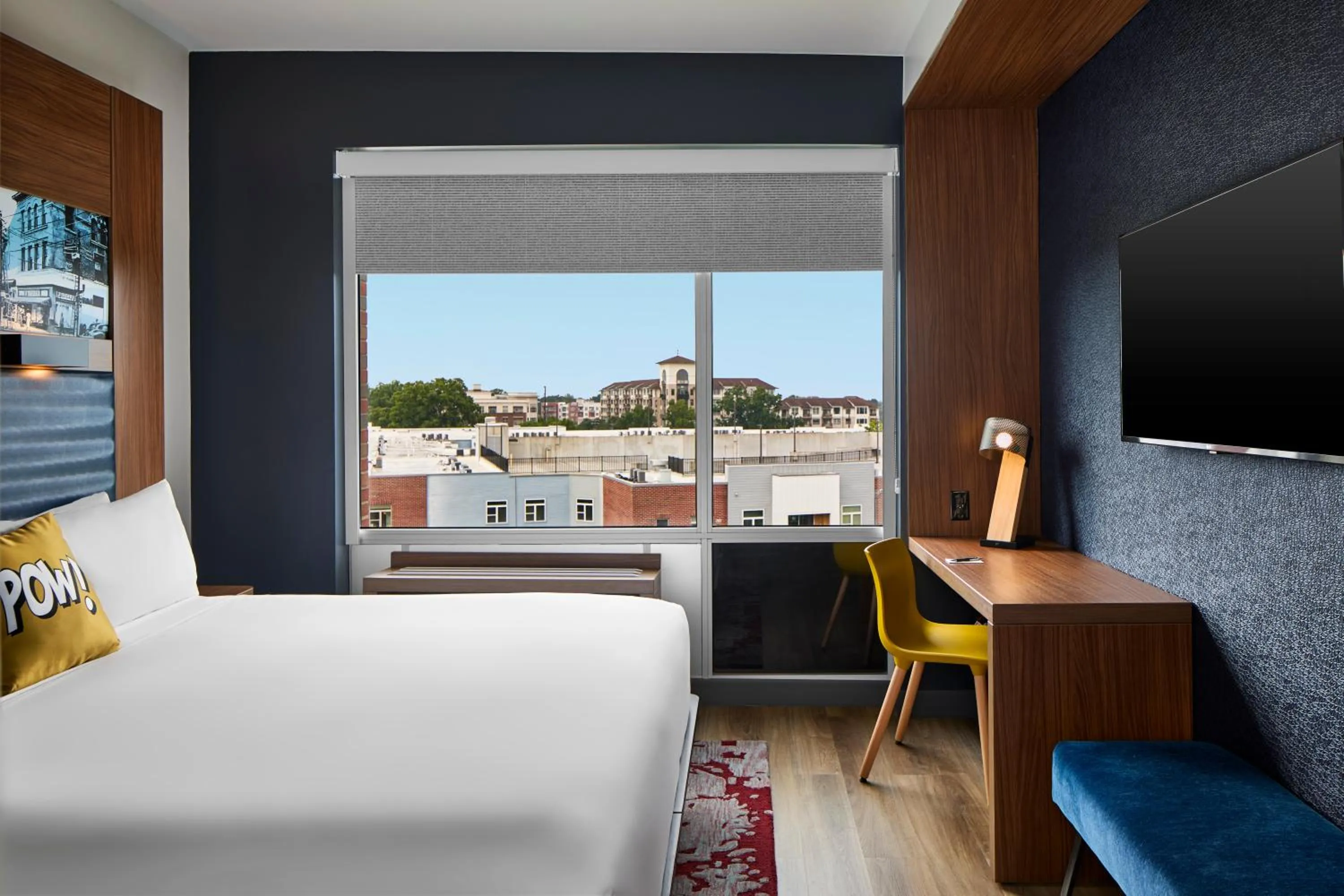 View (from property/room), Bed in Aloft Raleigh