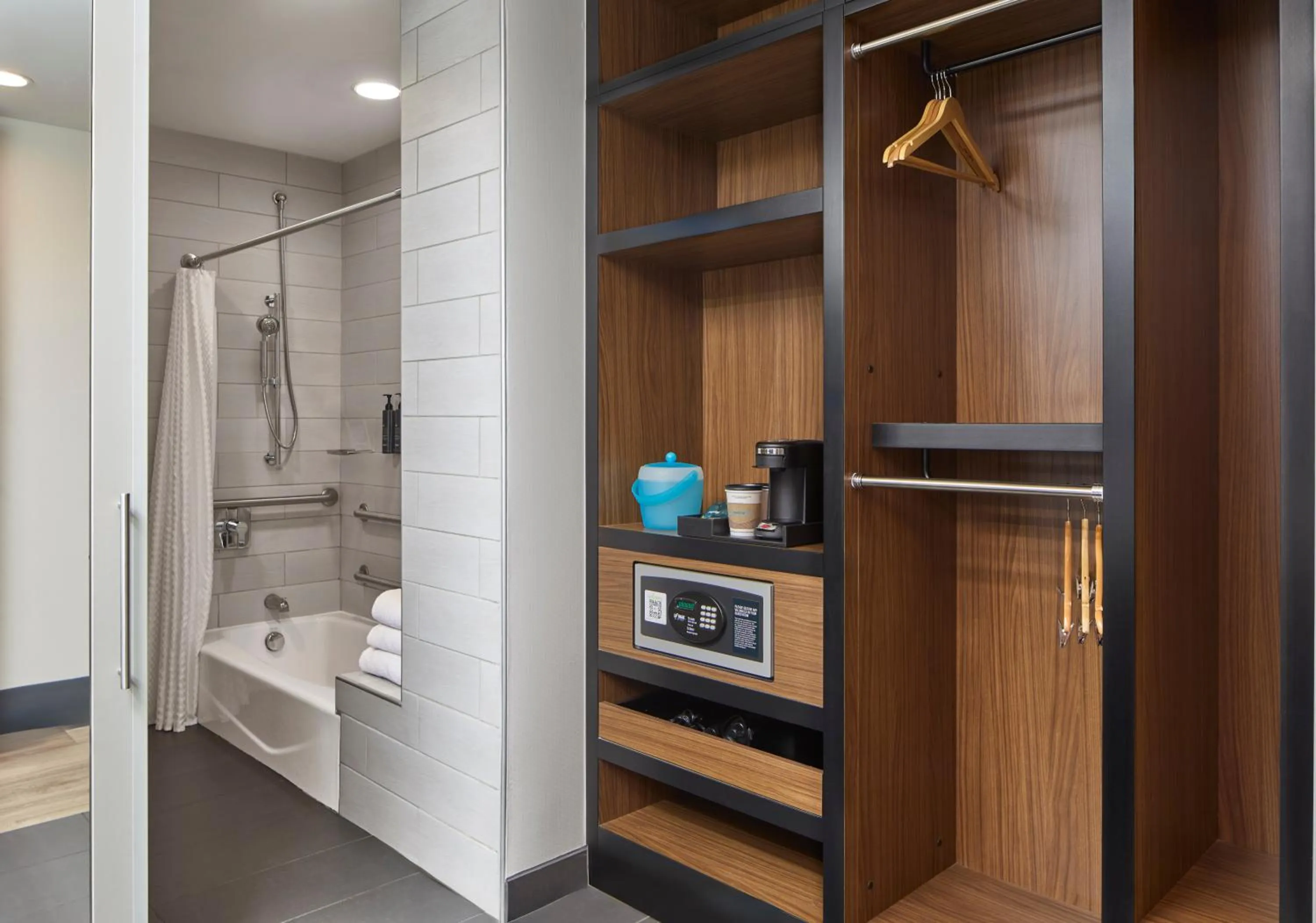 Bath in Aloft Raleigh