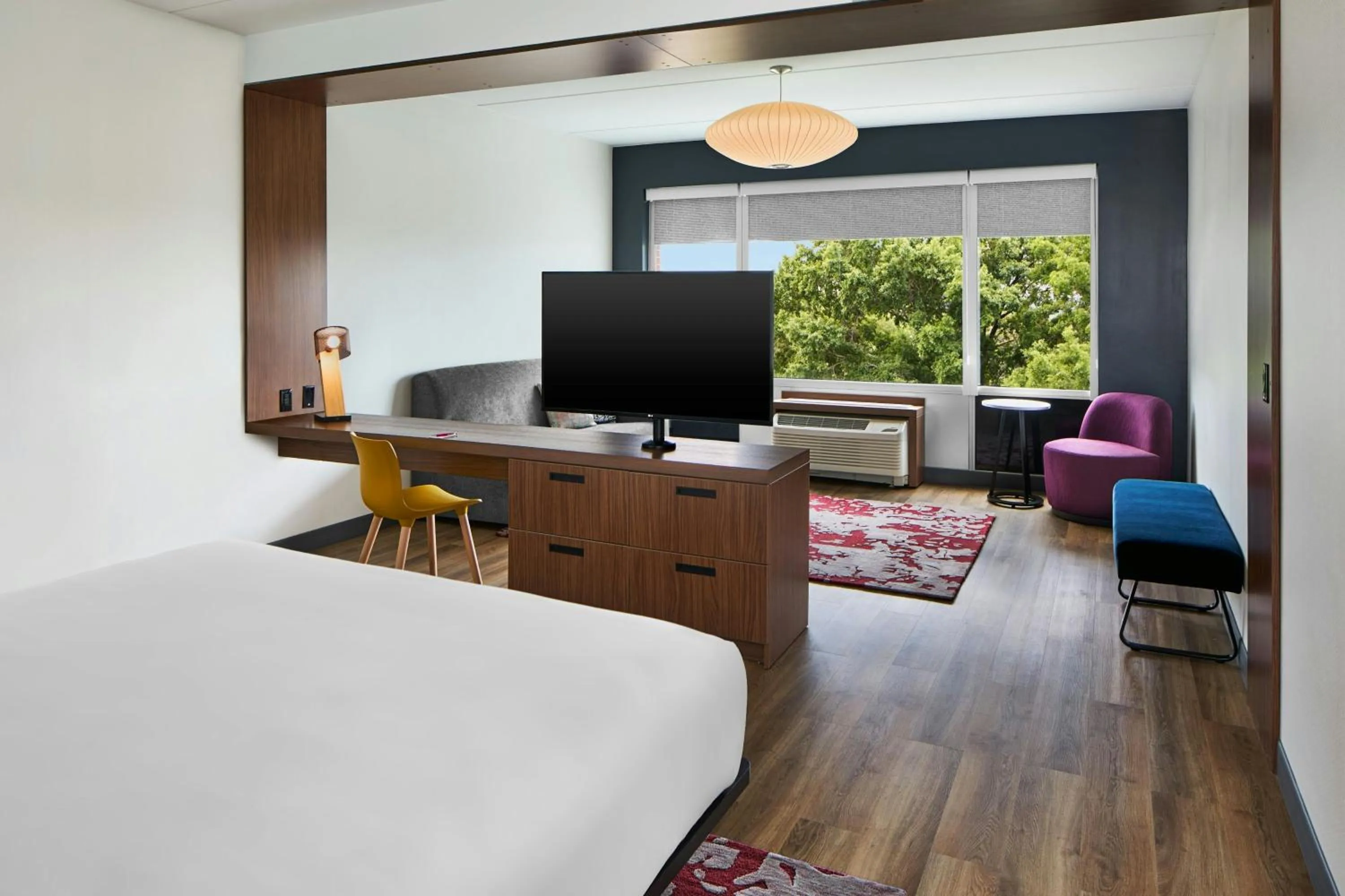 Photo of the whole room, Bed in Aloft Raleigh