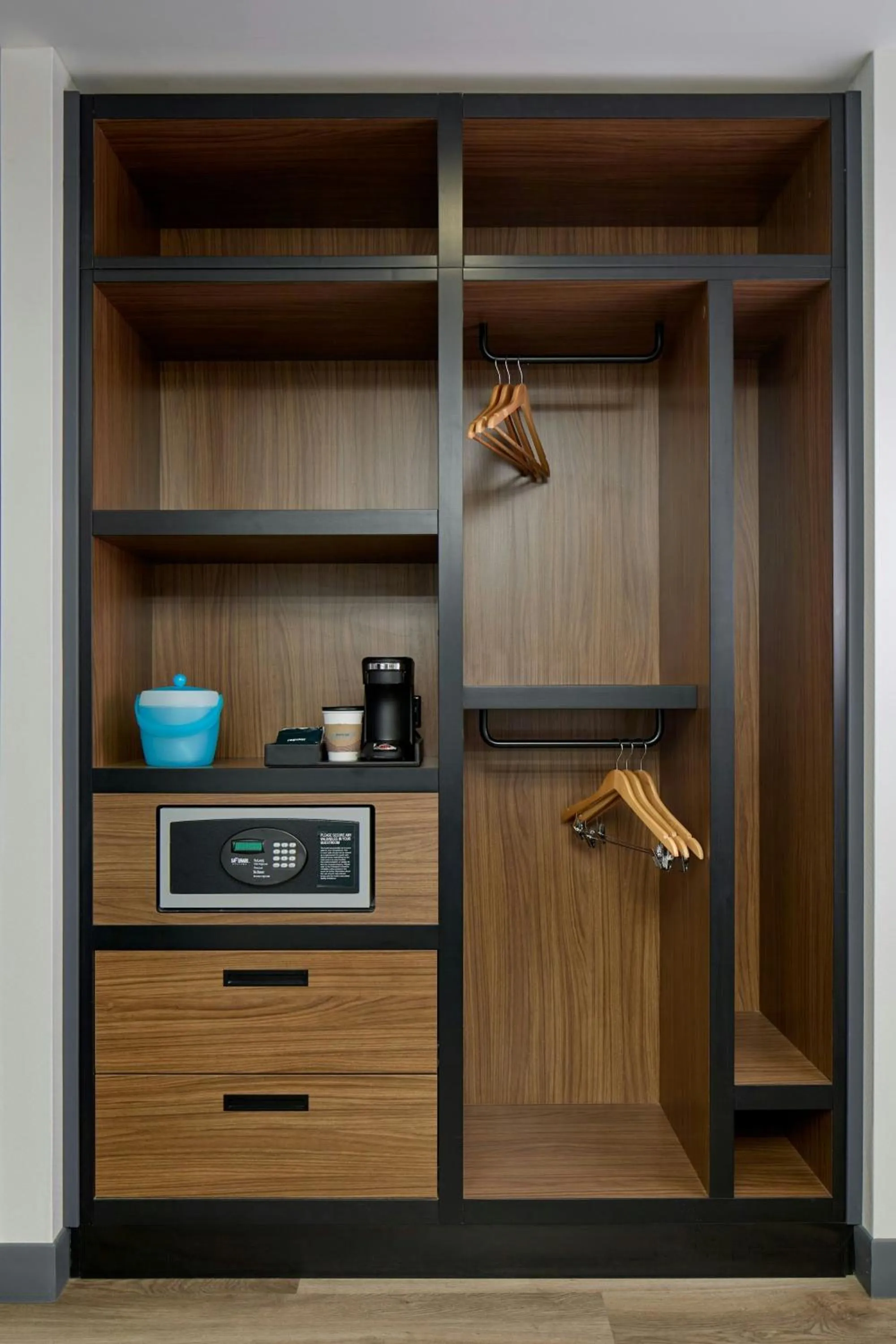 Photo of the whole room in Aloft Raleigh