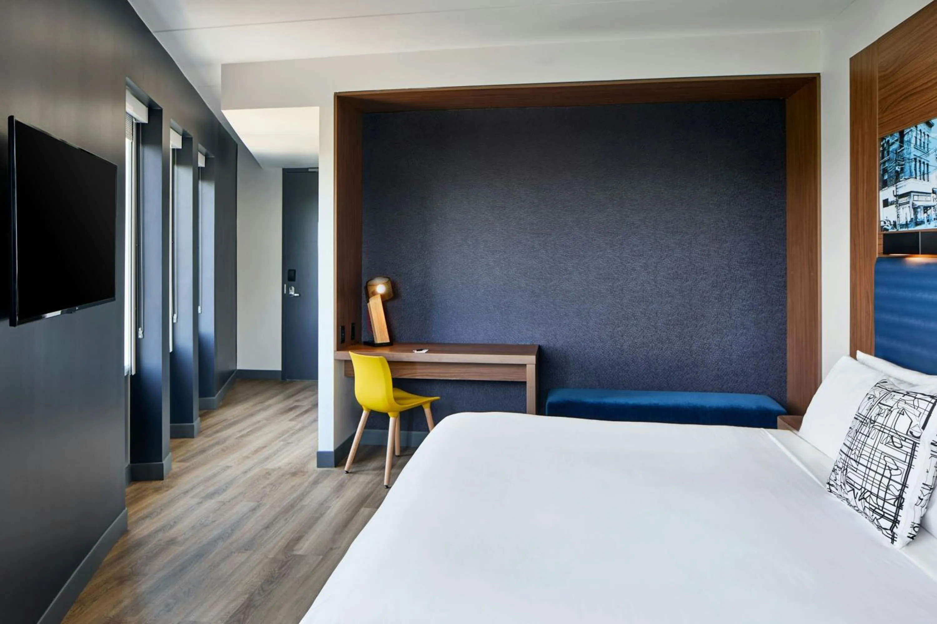 Photo of the whole room, Bed in Aloft Raleigh