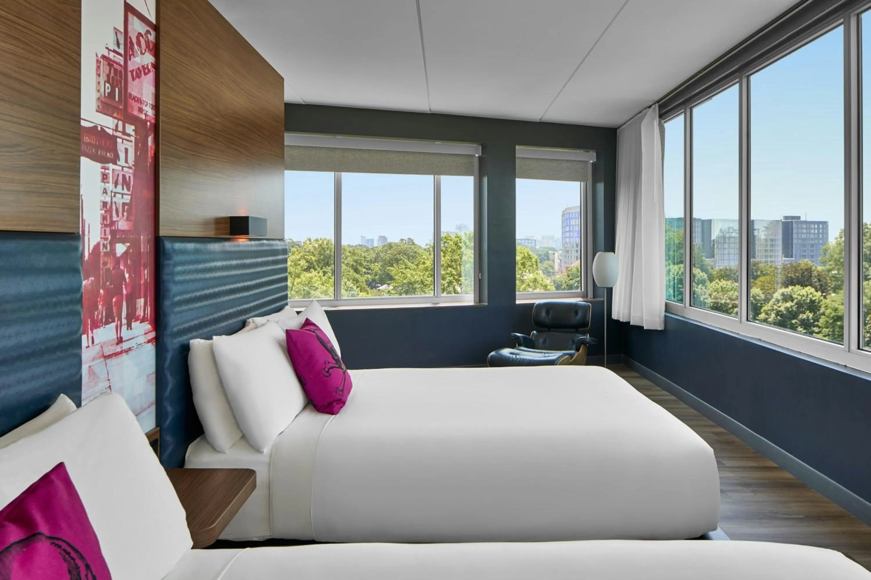 Photo of the whole room, Bed in Aloft Raleigh