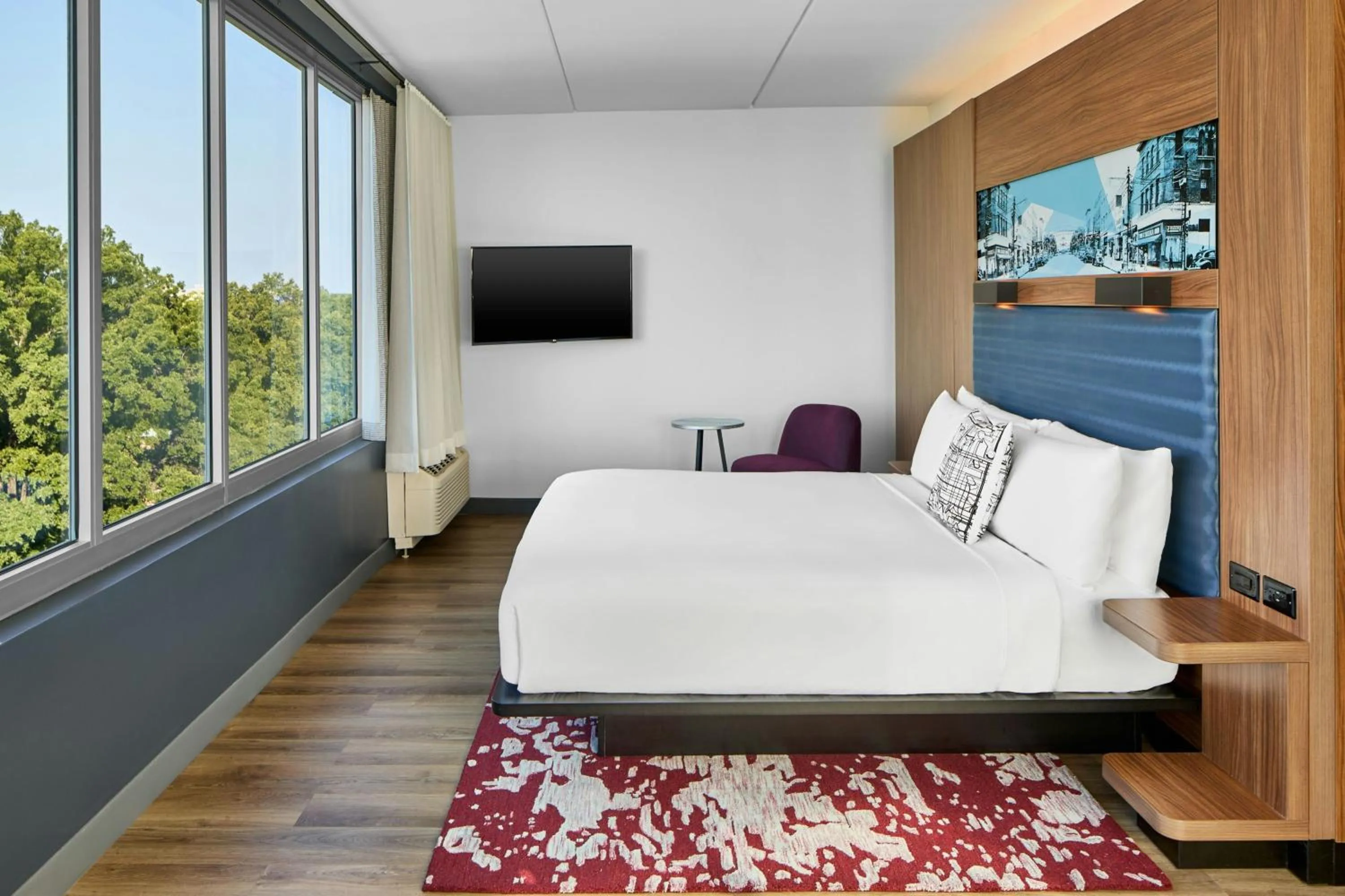 Photo of the whole room, Bed in Aloft Raleigh