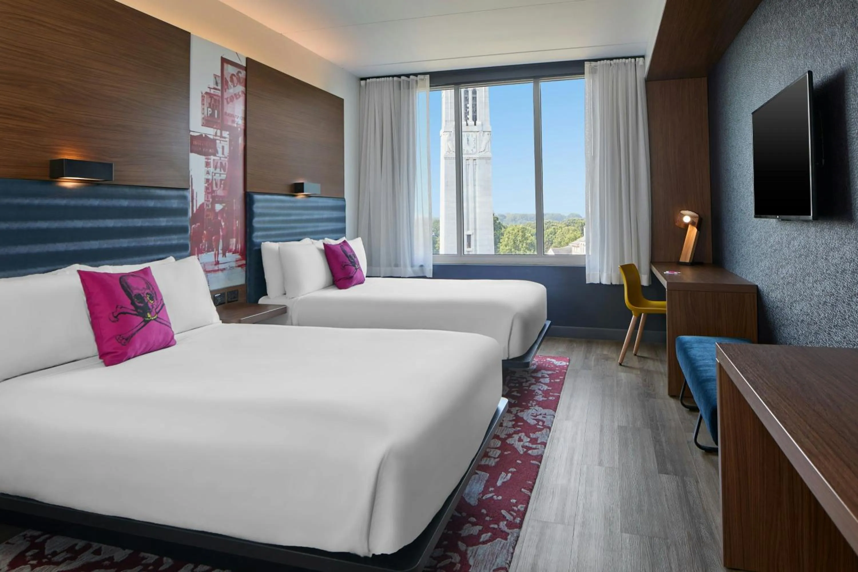 Photo of the whole room, Bed in Aloft Raleigh