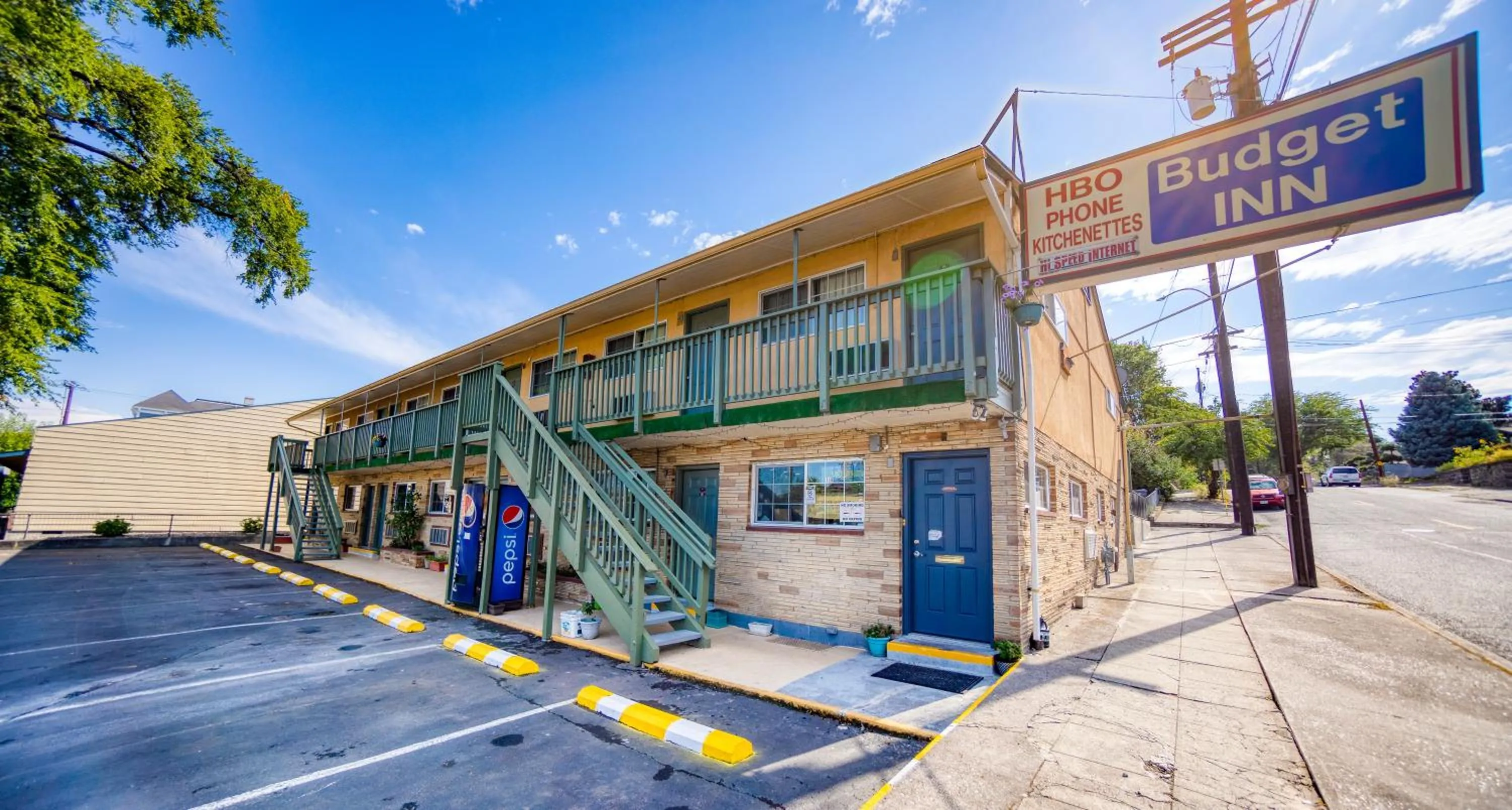 Property building in Budget Inn