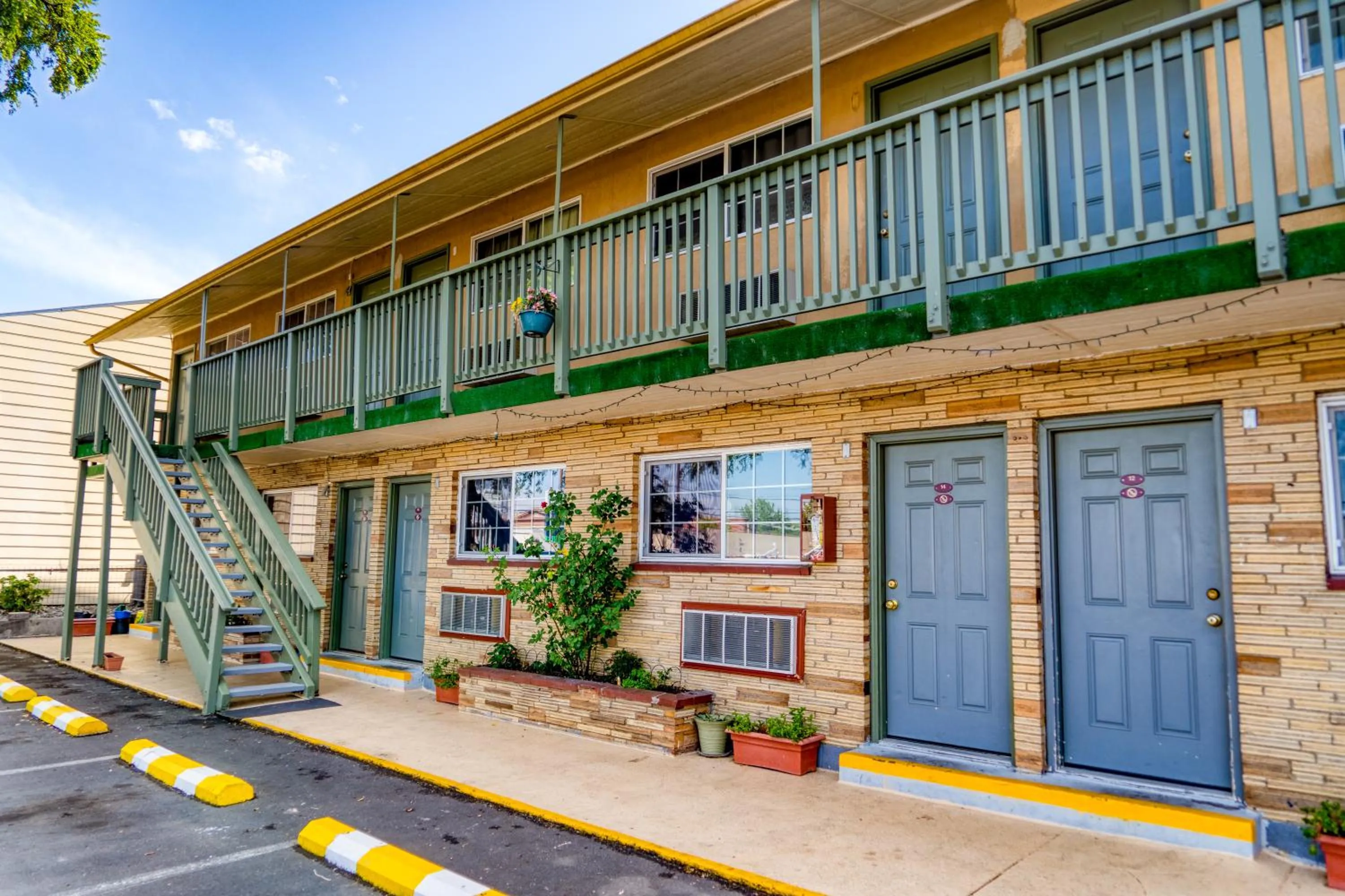 Property building in Budget Inn