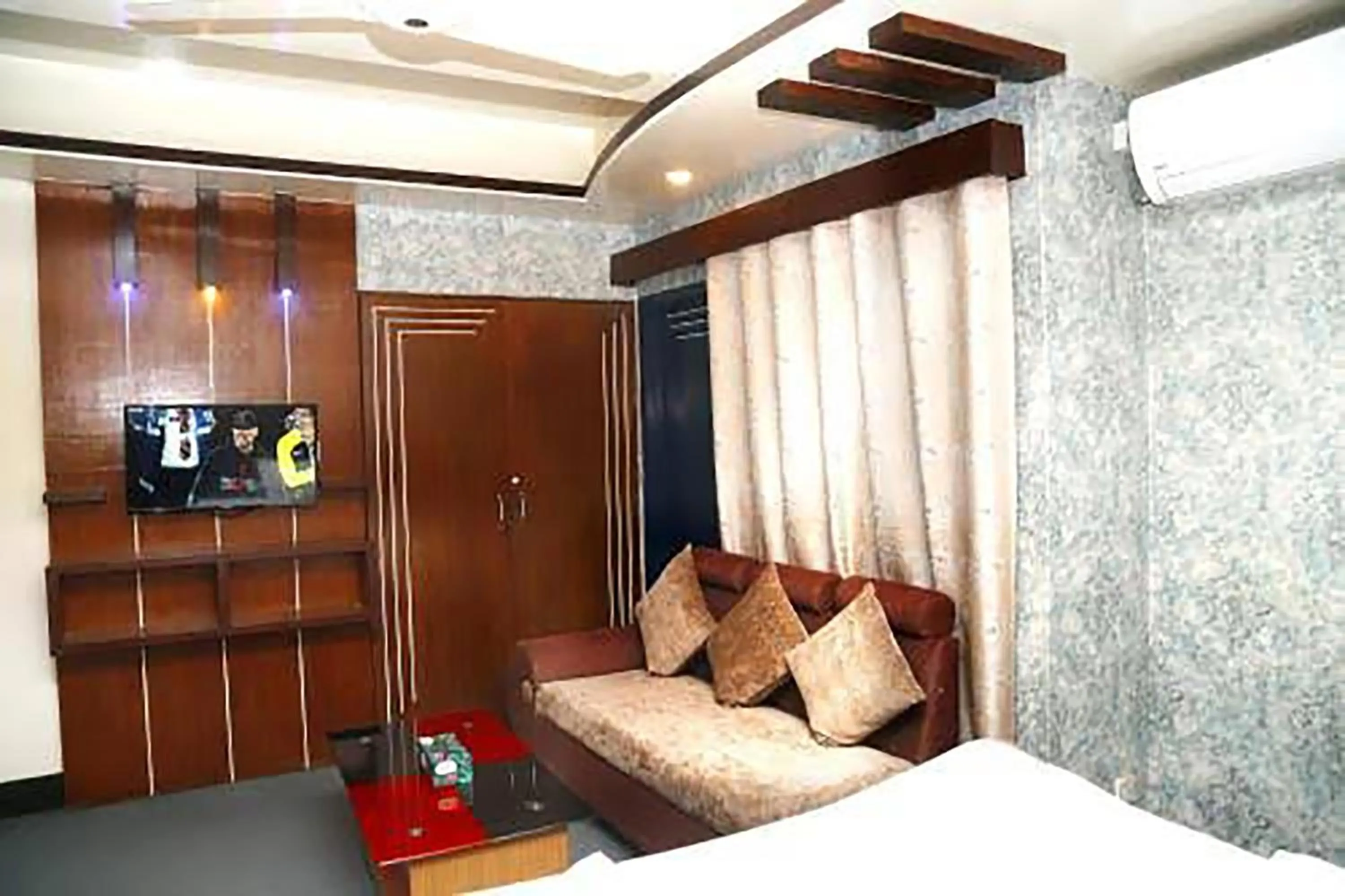 Superior Double Room in Hotel Luxury Inn