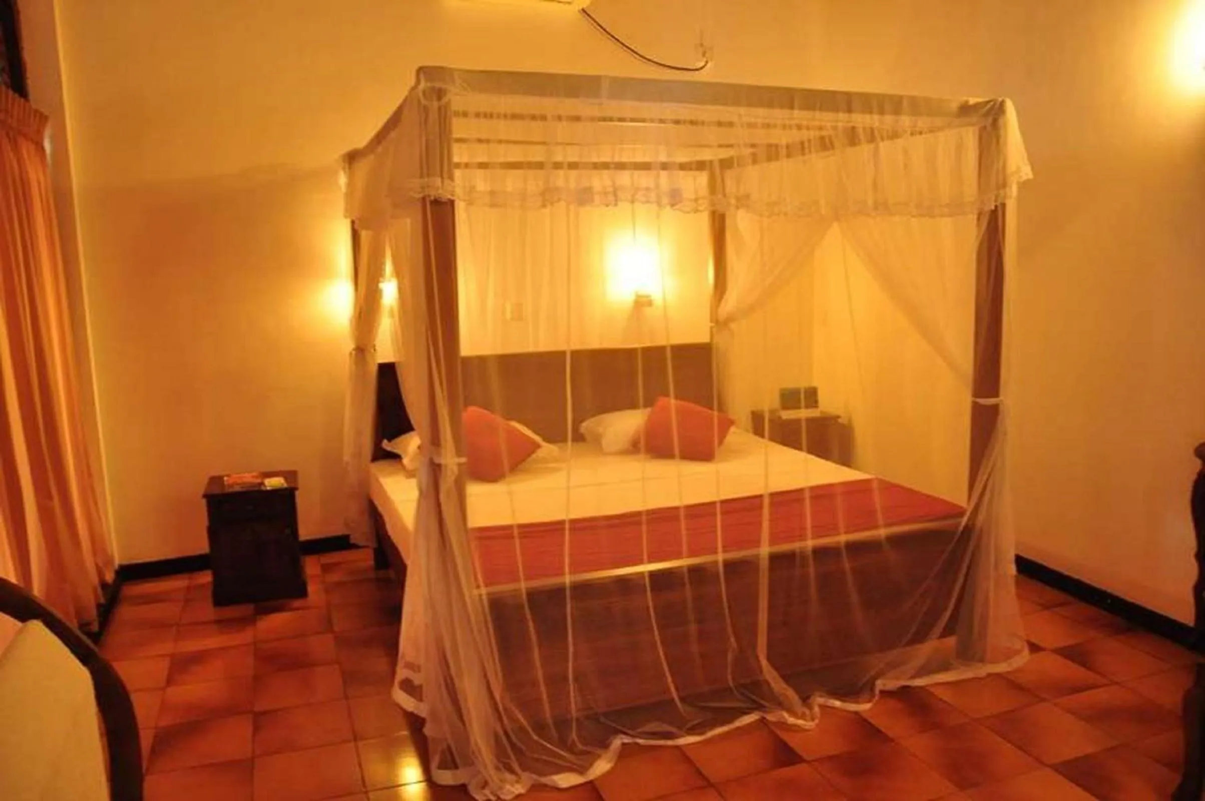Photo of the whole room, Bed in Sunset Fort Galle