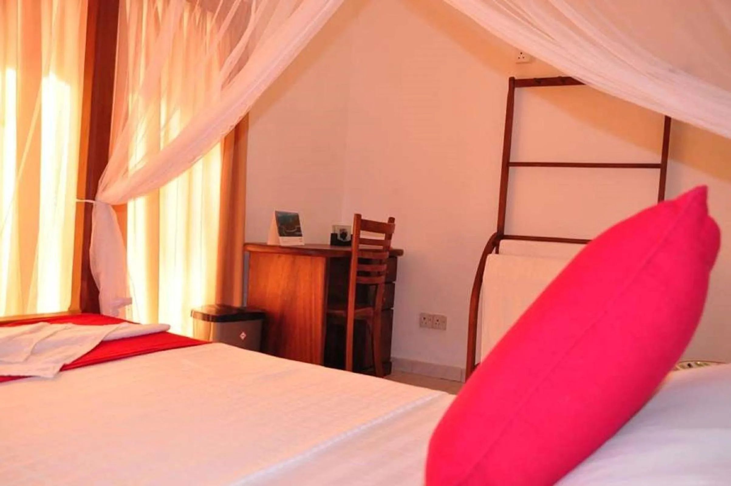 Day, Bed in Sunset Fort Galle