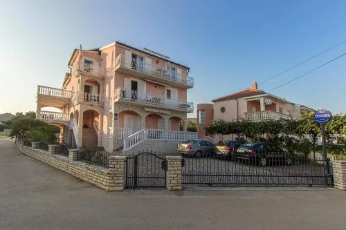 Apartments Tonimir