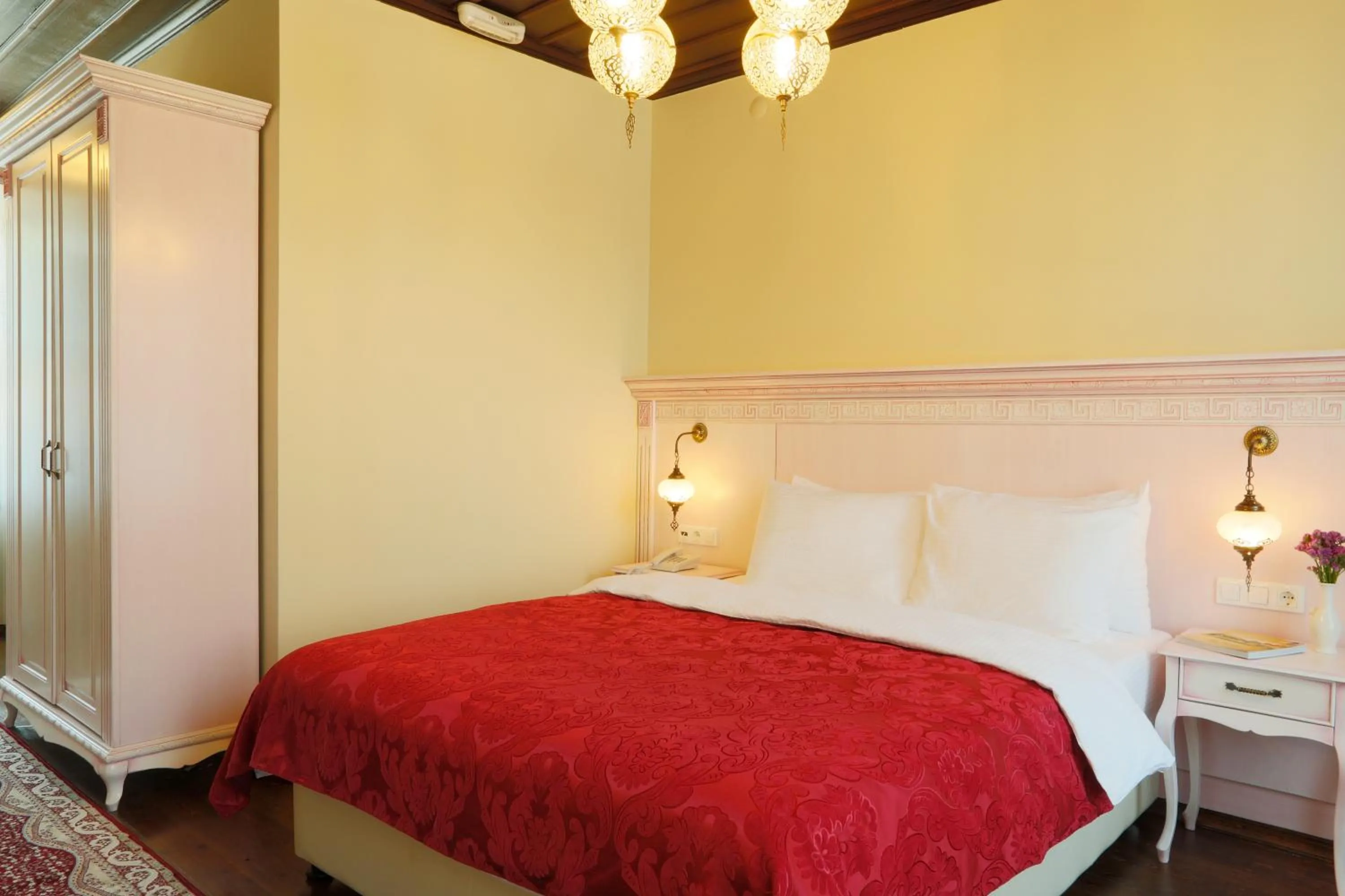 Bed in Bursa İpekyolu Hotel