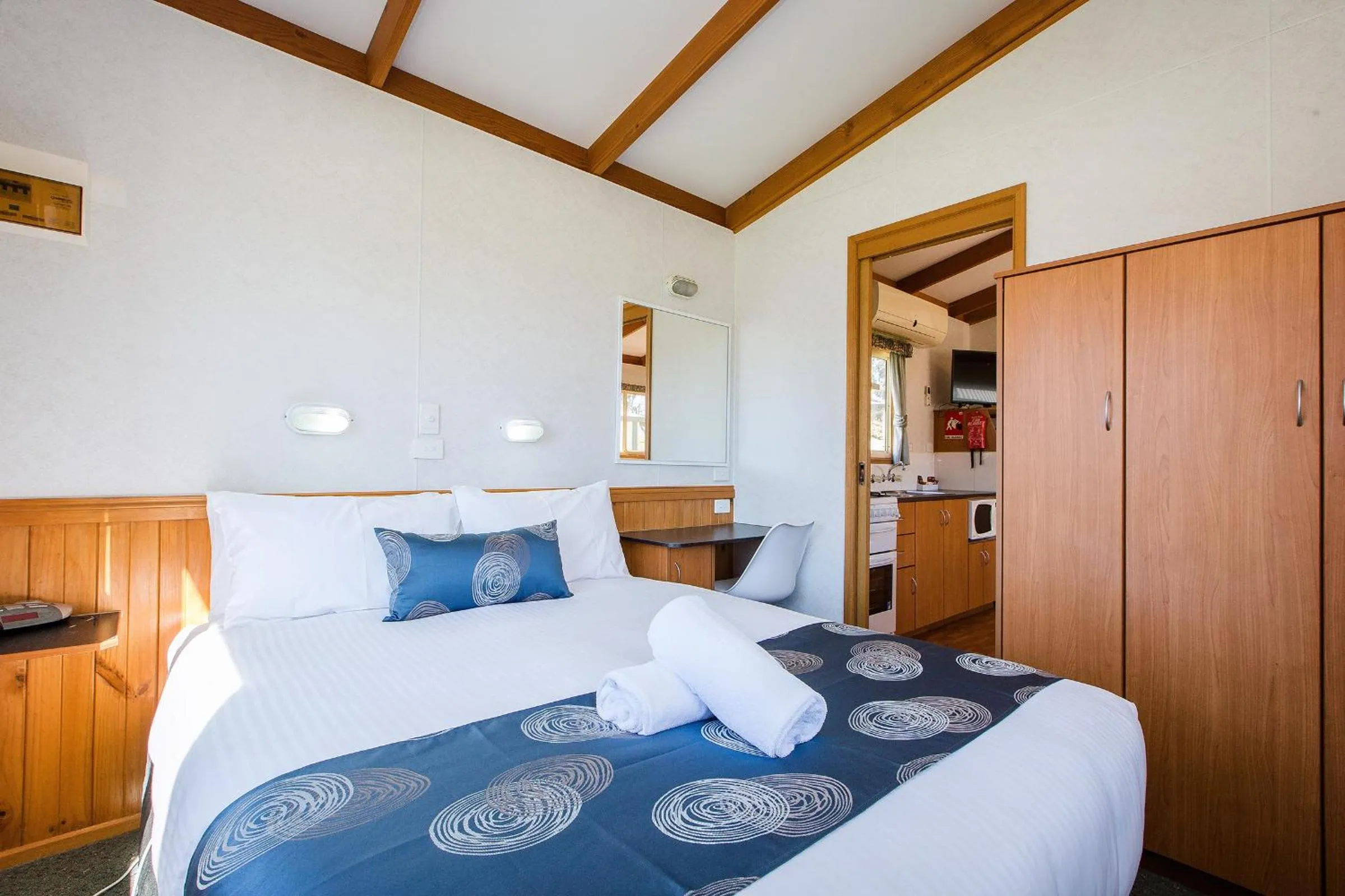 Bedroom, Bed in Discovery Parks - Lake Hume, New South Wales
