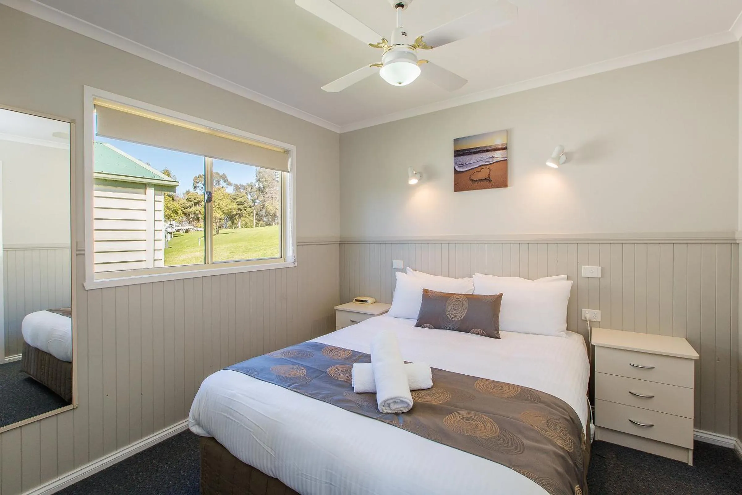 Bedroom, Bed in Discovery Parks - Lake Hume, New South Wales