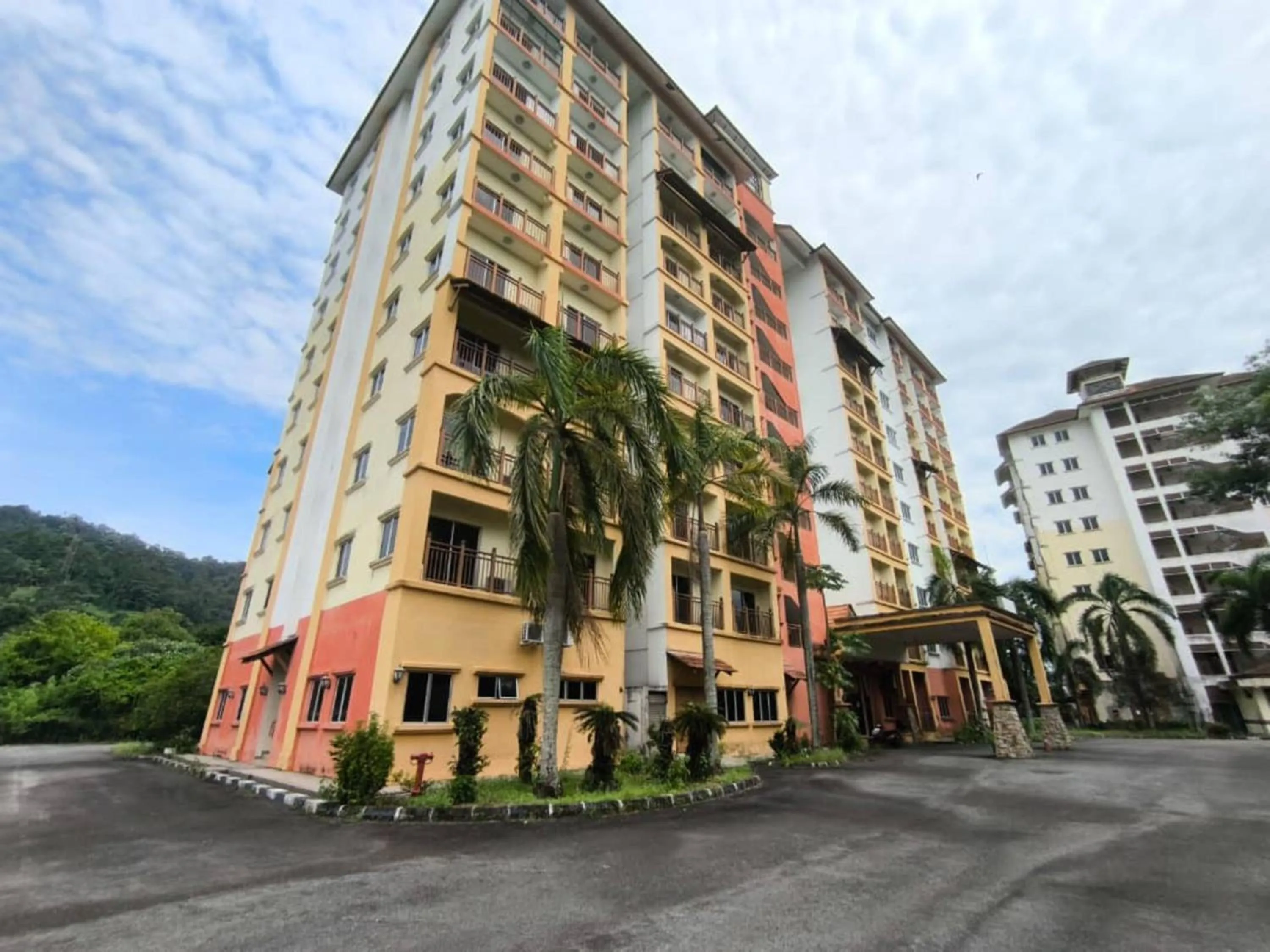 Property building in Capital O Suria Urban Escape