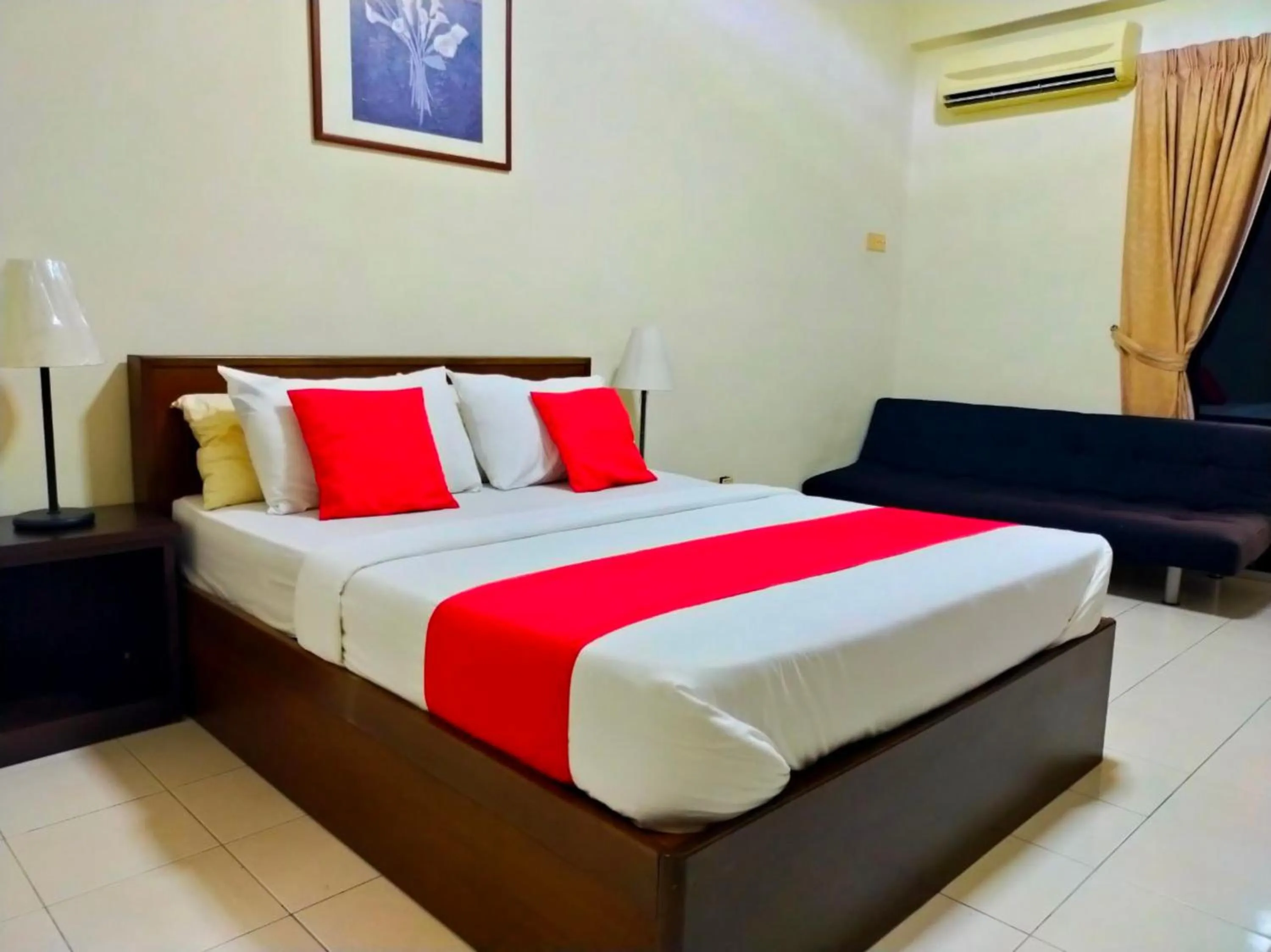 Bedroom in Capital O Suria Urban Escape