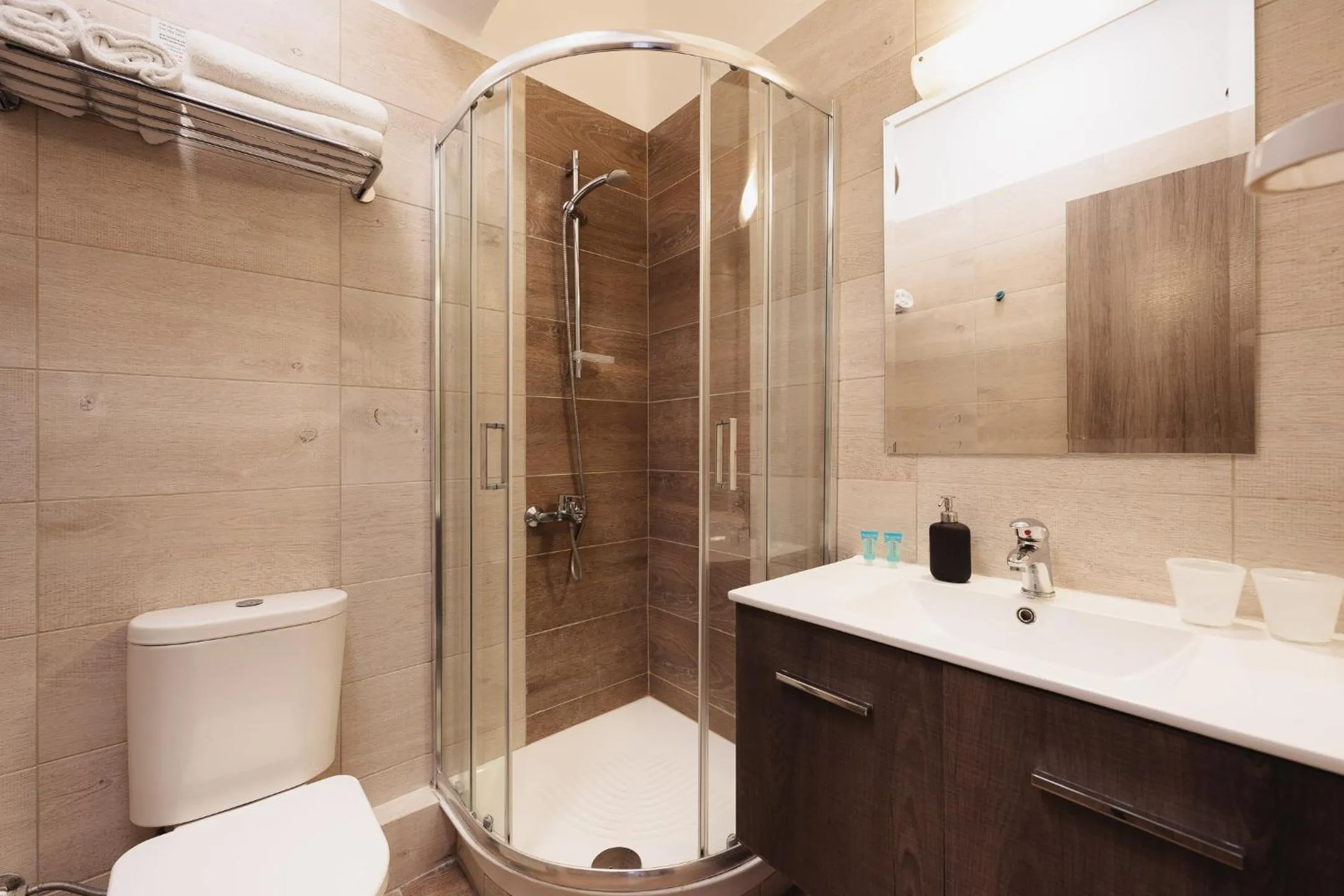Bathroom in Kalisun Pool House by Georgalas