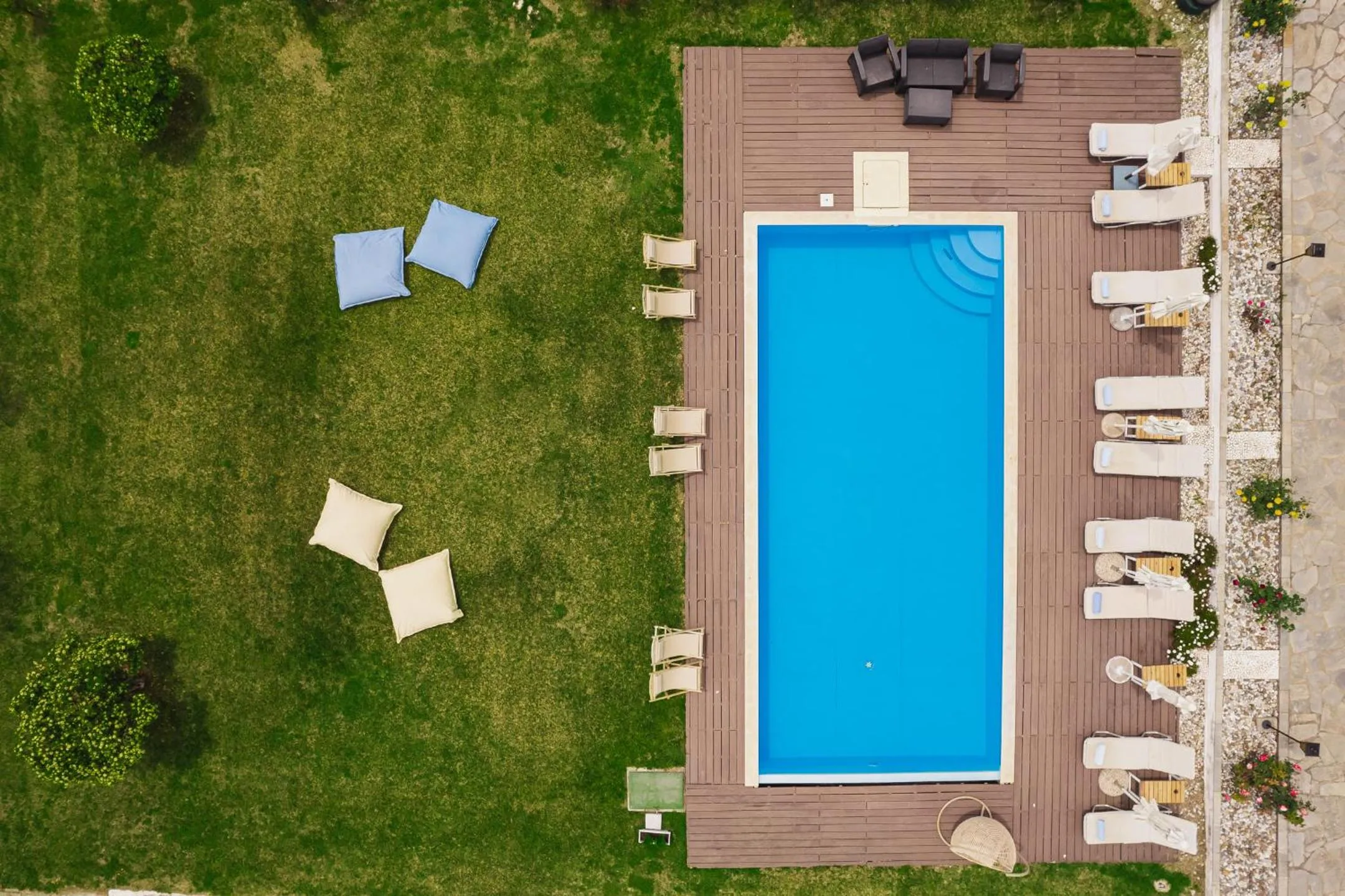 Swimming pool in Kalisun Pool House by Georgalas