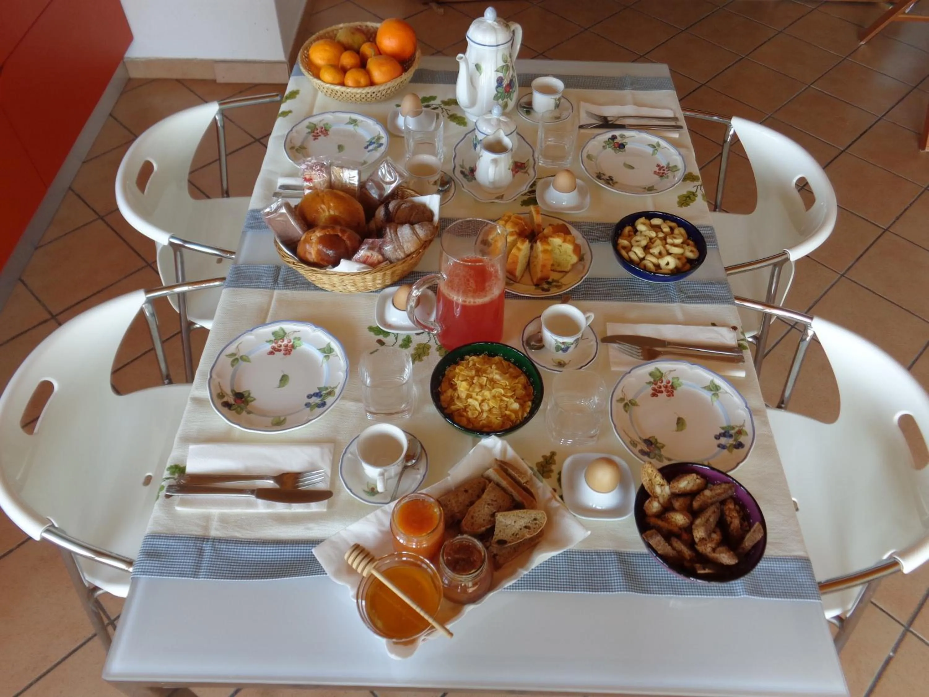 Italian breakfast in Akron B&B