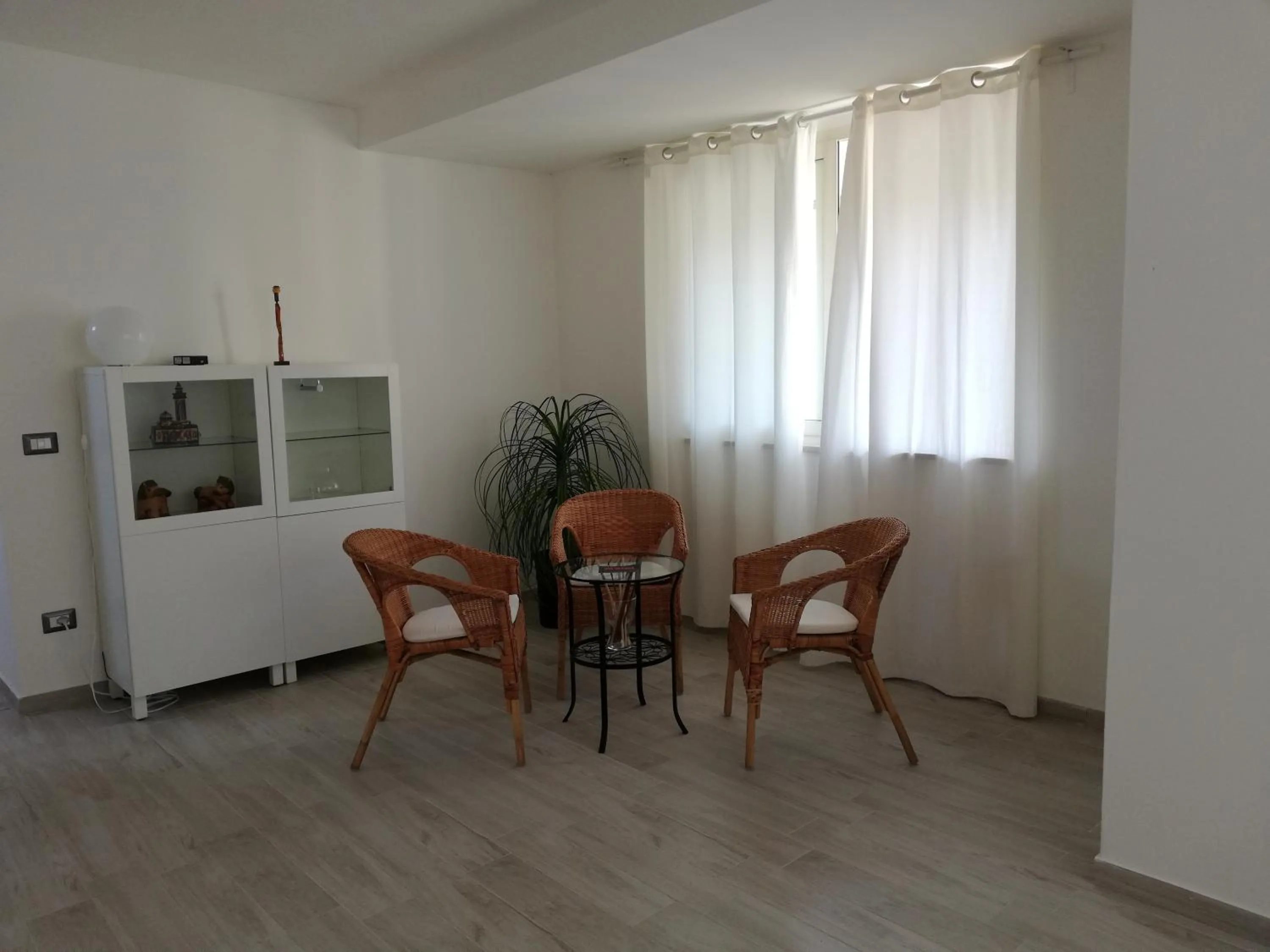 Communal lounge/ TV room in Akron B&B