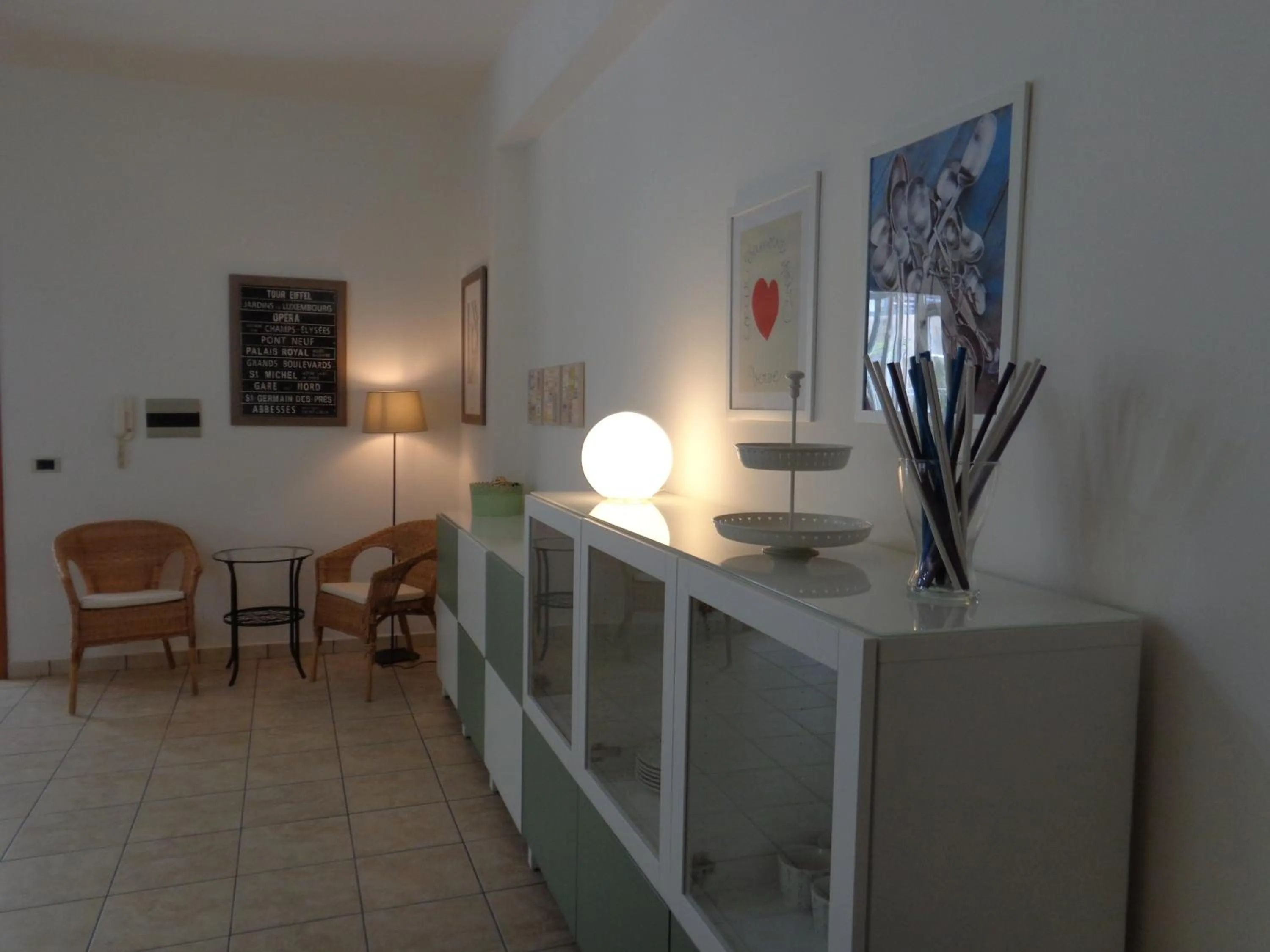 Communal lounge/ TV room in Akron B&B