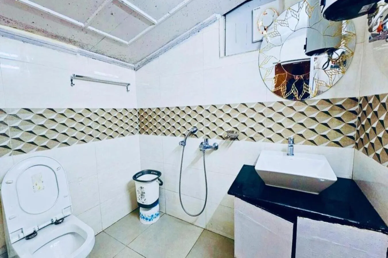 Toilet in Hill & Lake View Nainital