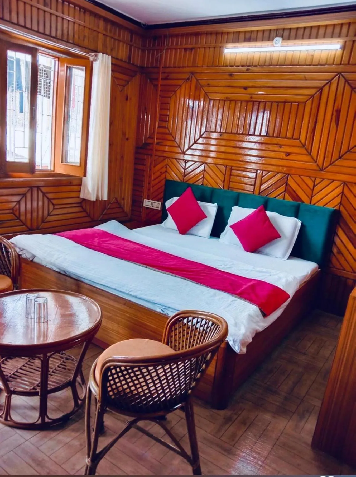 Bed in Hill & Lake View Nainital
