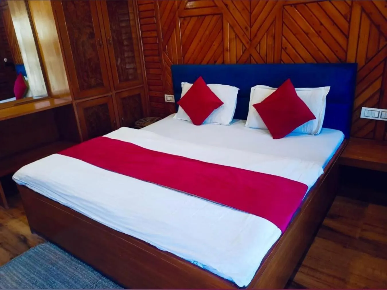 Bed in Hill & Lake View Nainital