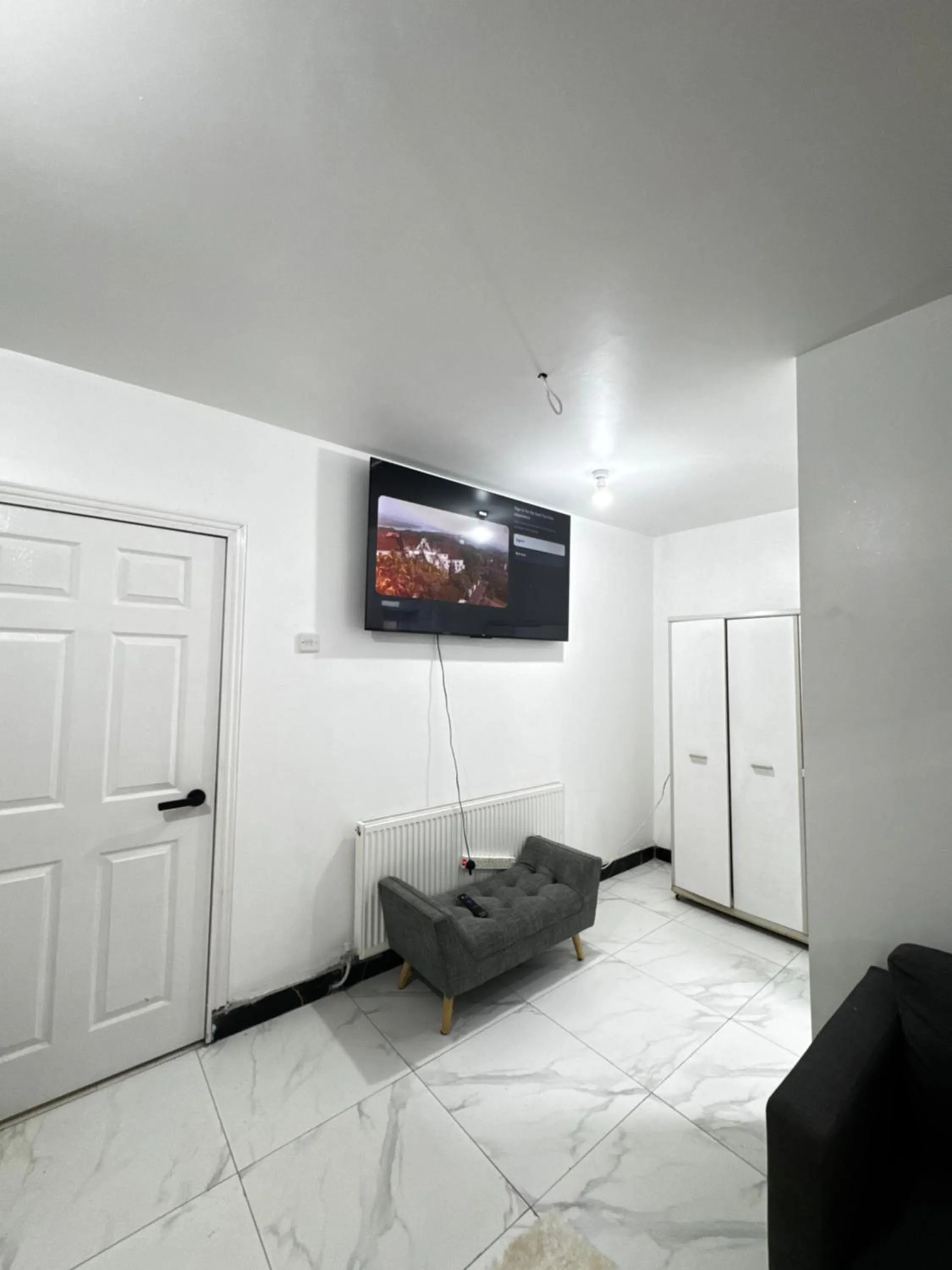 Bedroom in OYO Unique Guestroom - Farnworth, Easy Access to Bolton