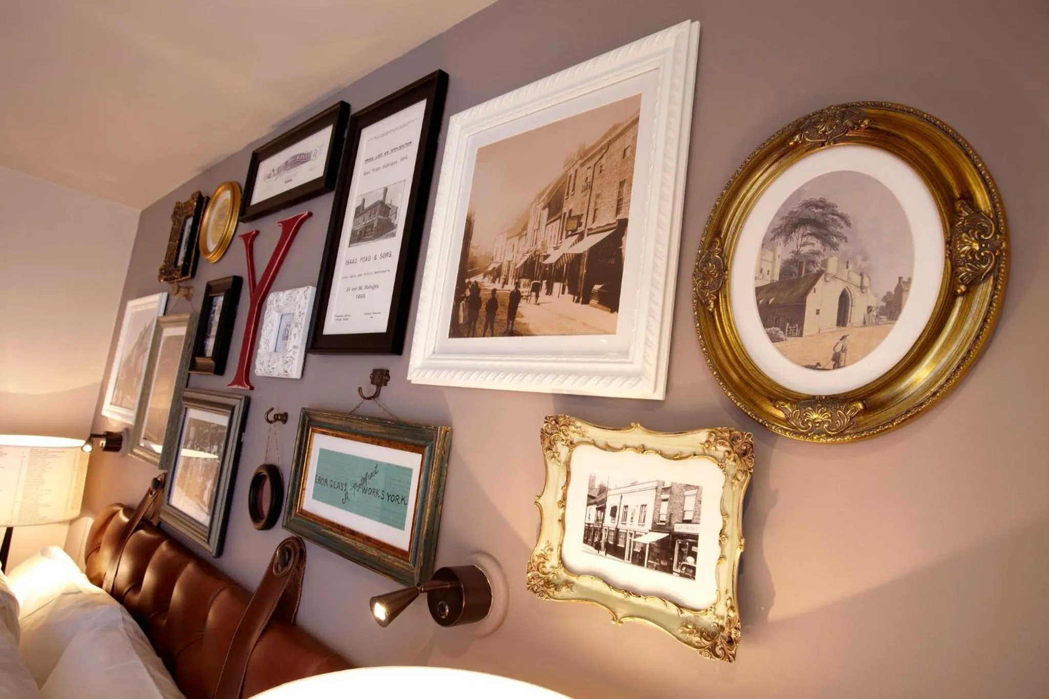 Photo of the whole room in Hotel Indigo York by IHG