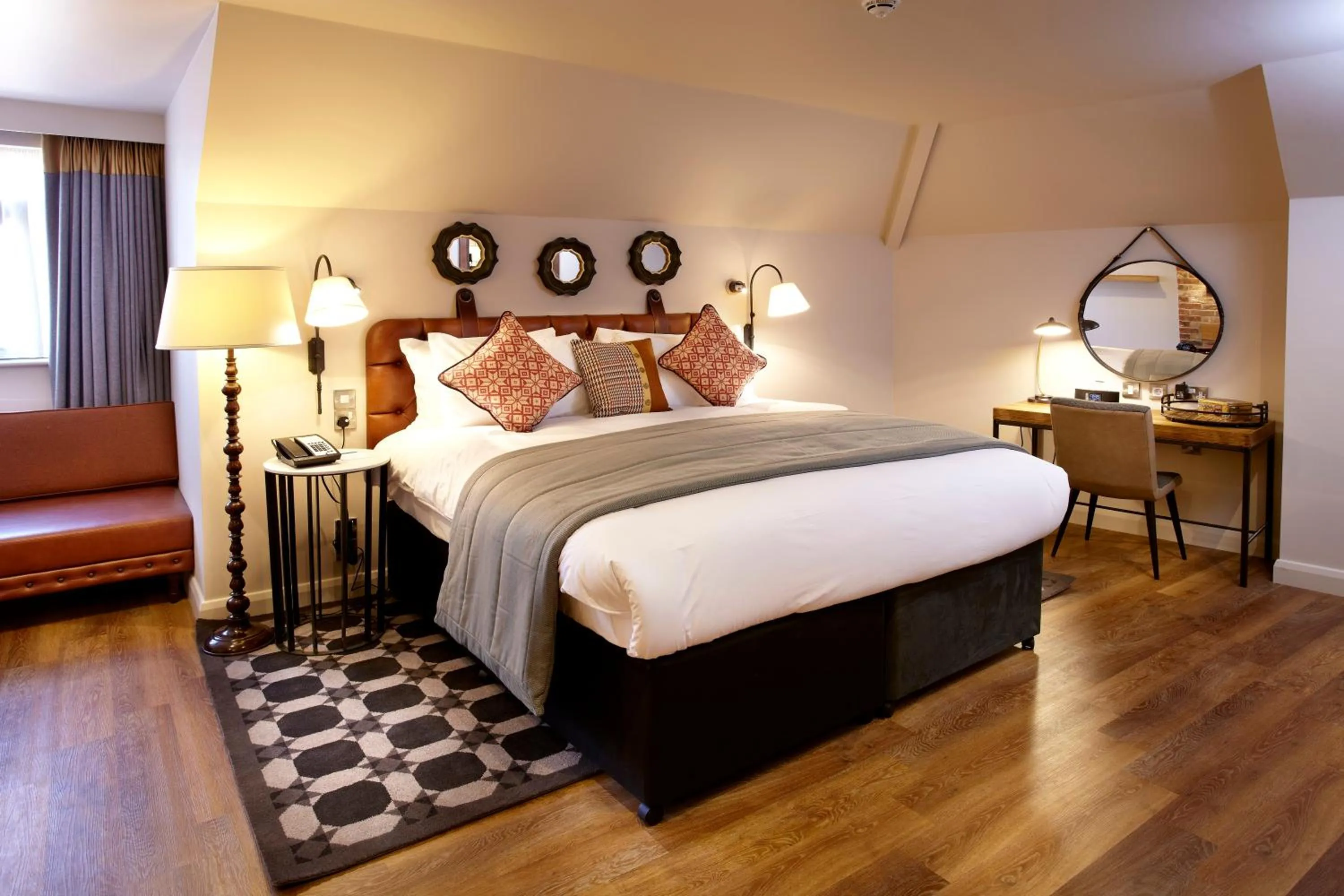 Photo of the whole room, Bed in Hotel Indigo York by IHG