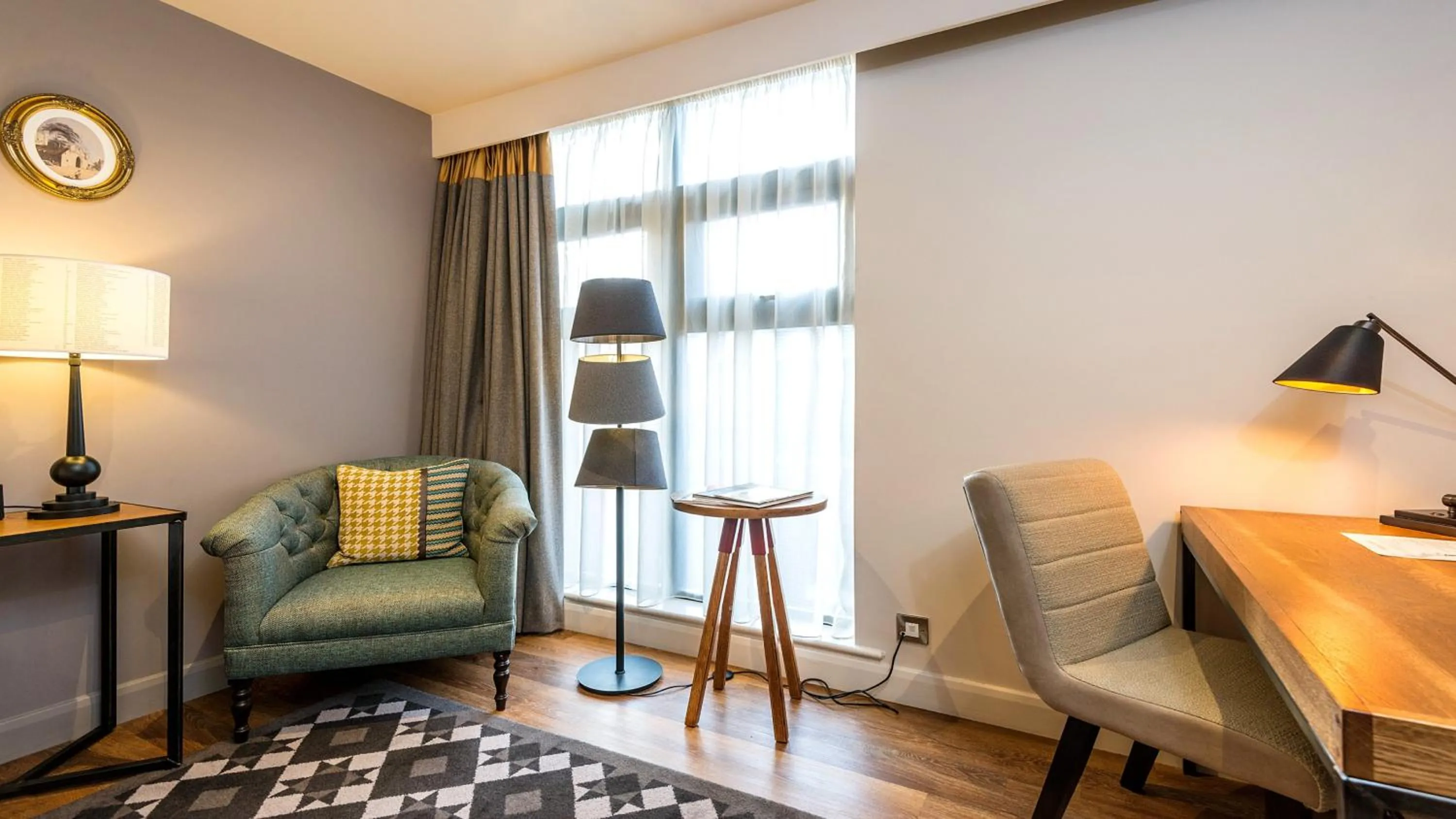 Photo of the whole room in Hotel Indigo York by IHG