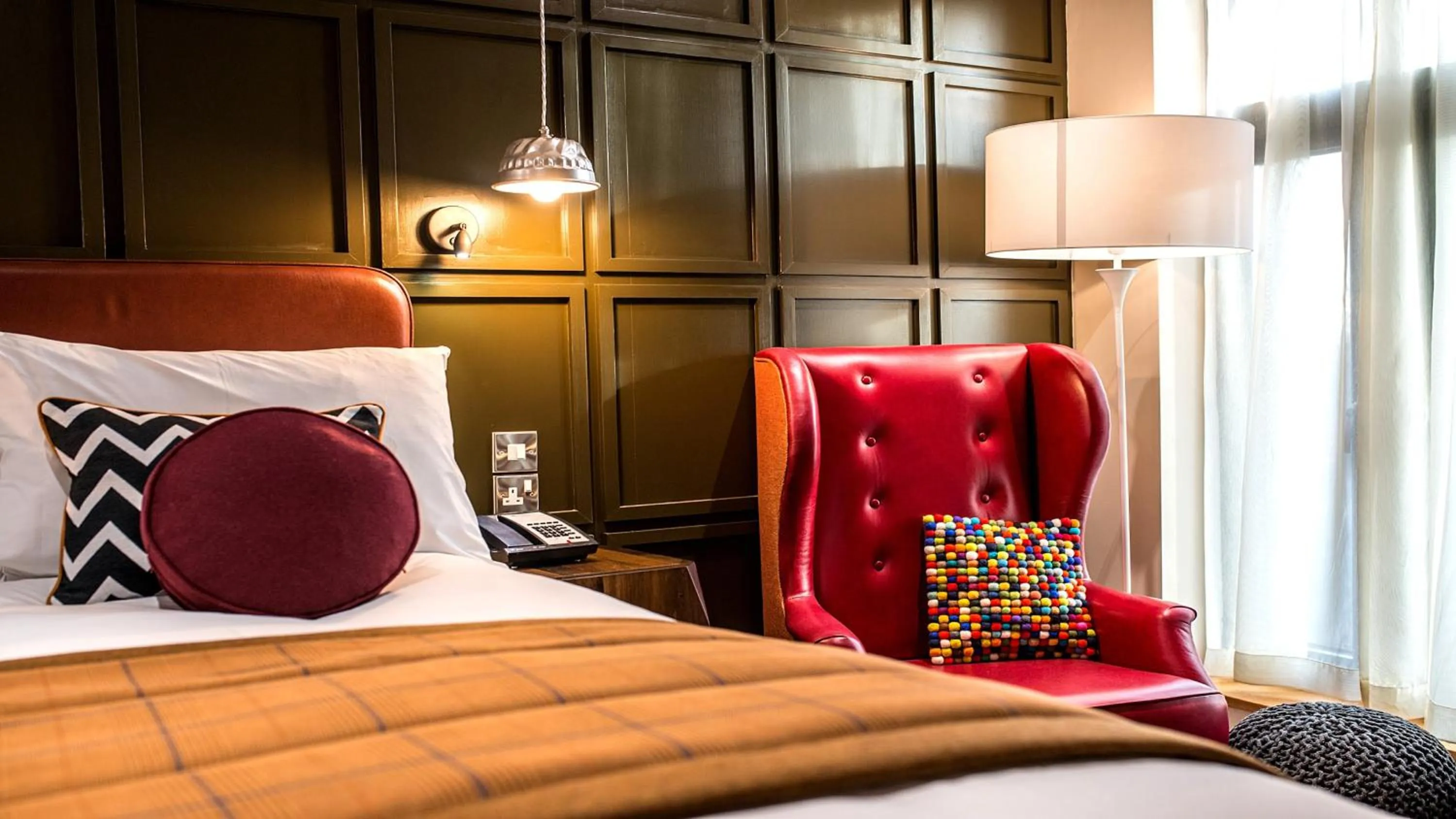 Photo of the whole room, Bed in Hotel Indigo York by IHG