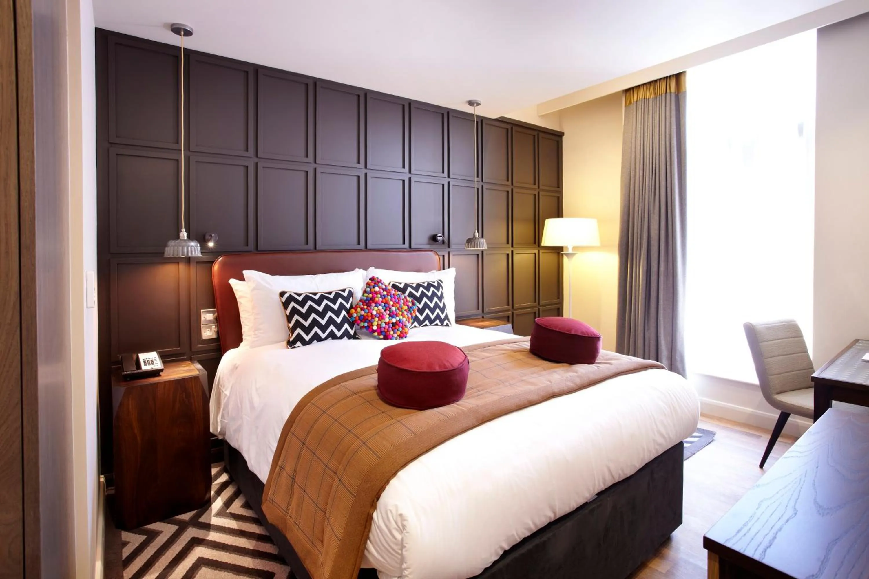 Photo of the whole room, Bed in Hotel Indigo York by IHG