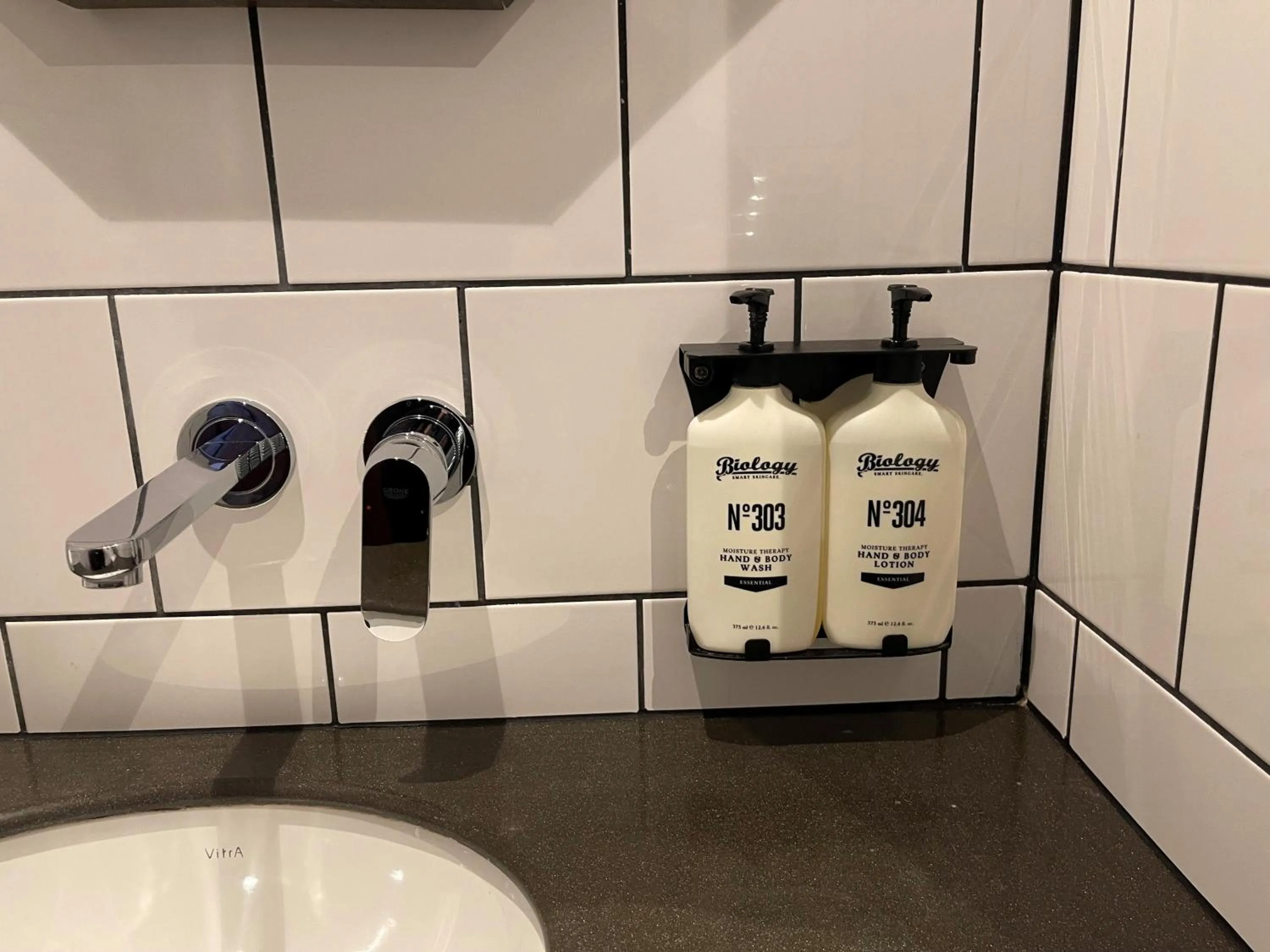 Photo of the whole room in Hotel Indigo York by IHG