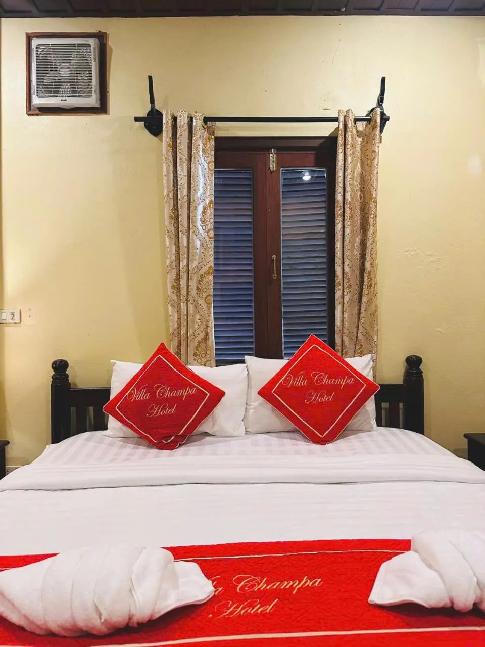 Bed in Luang Prabang Champa Villa Hotel