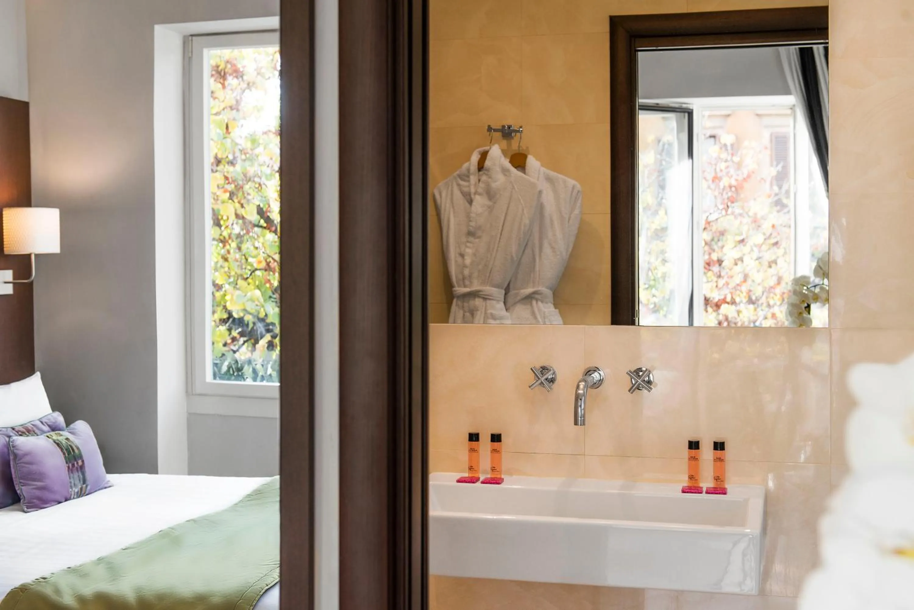 Decorative detail, Bed in Residenza Flaminio Gaio