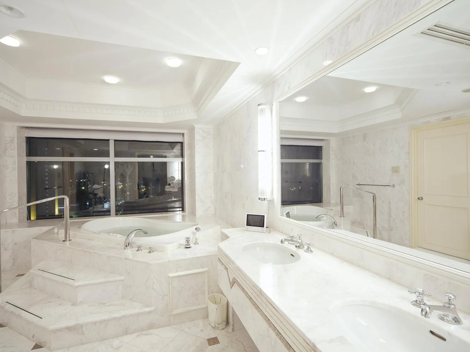 Bathroom in Hotel The Manhattan