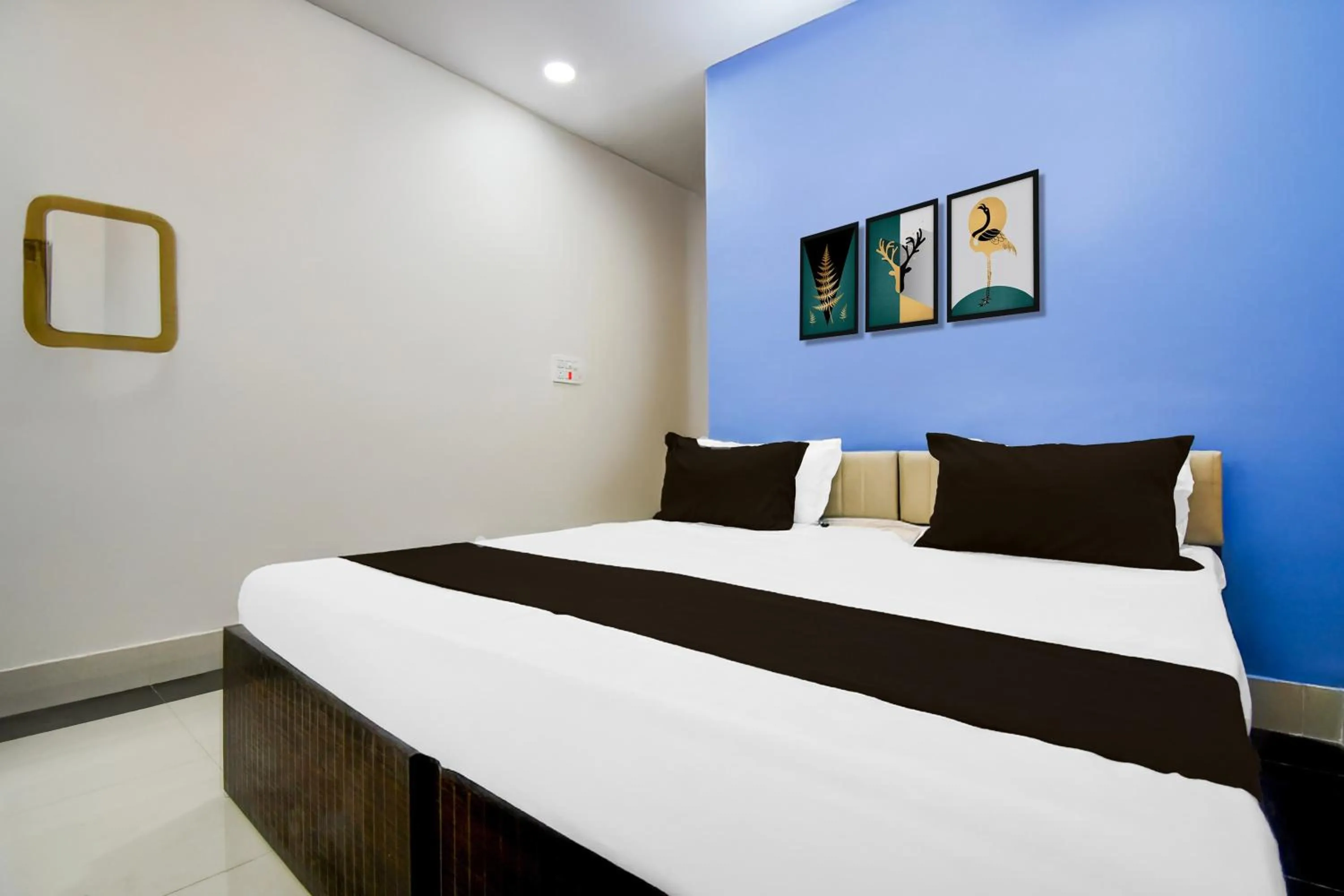 HOTEL O L R