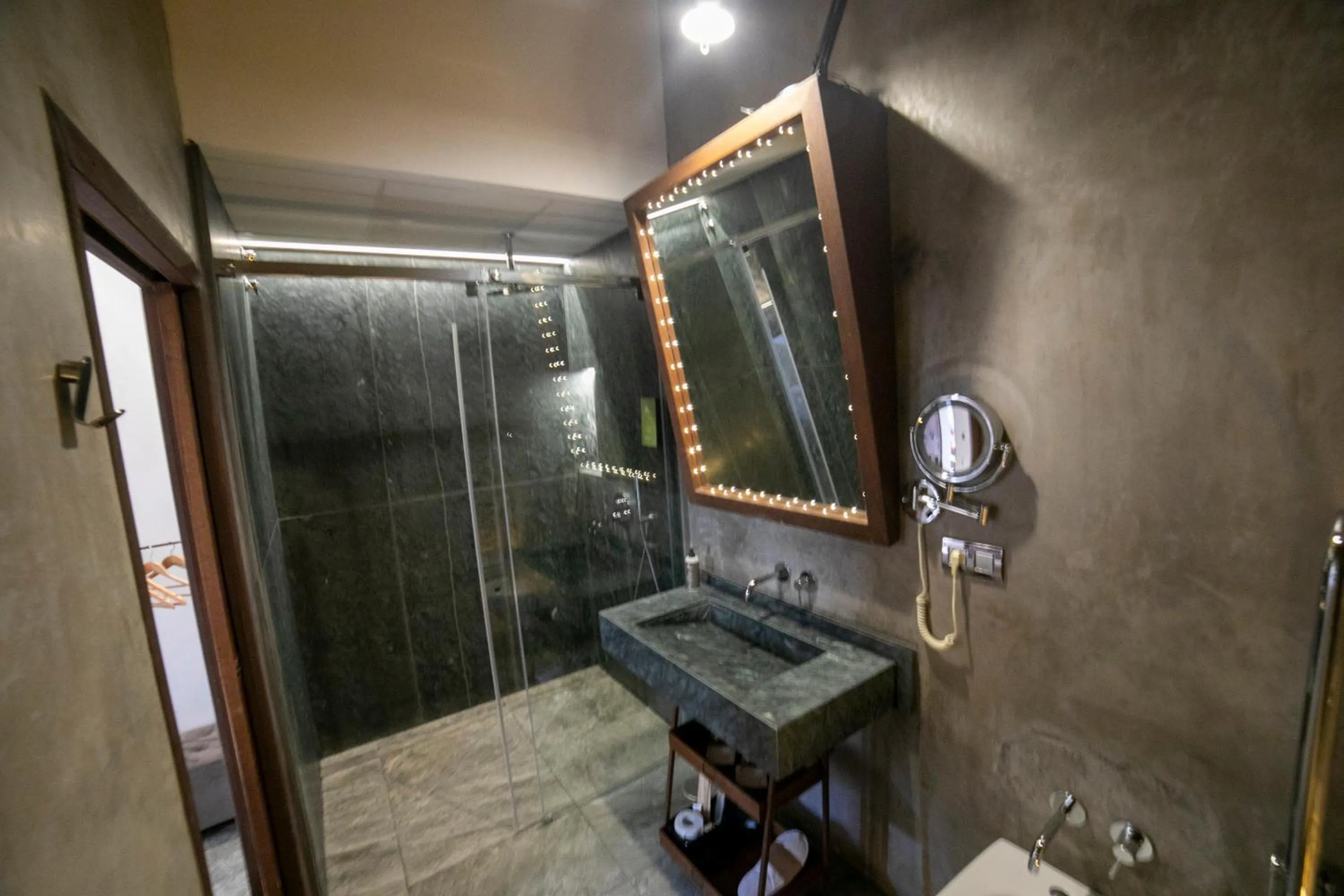 Shower in Hotel Boutique Patio del Posadero