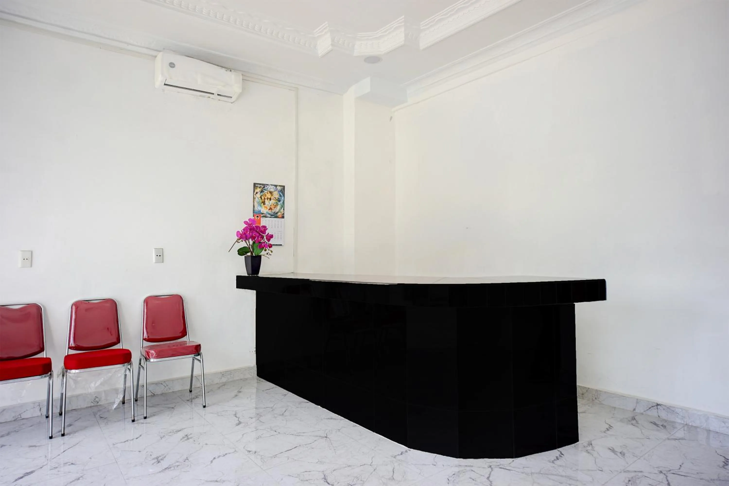 Lobby or reception in Hotel O Sm Raja Guest House