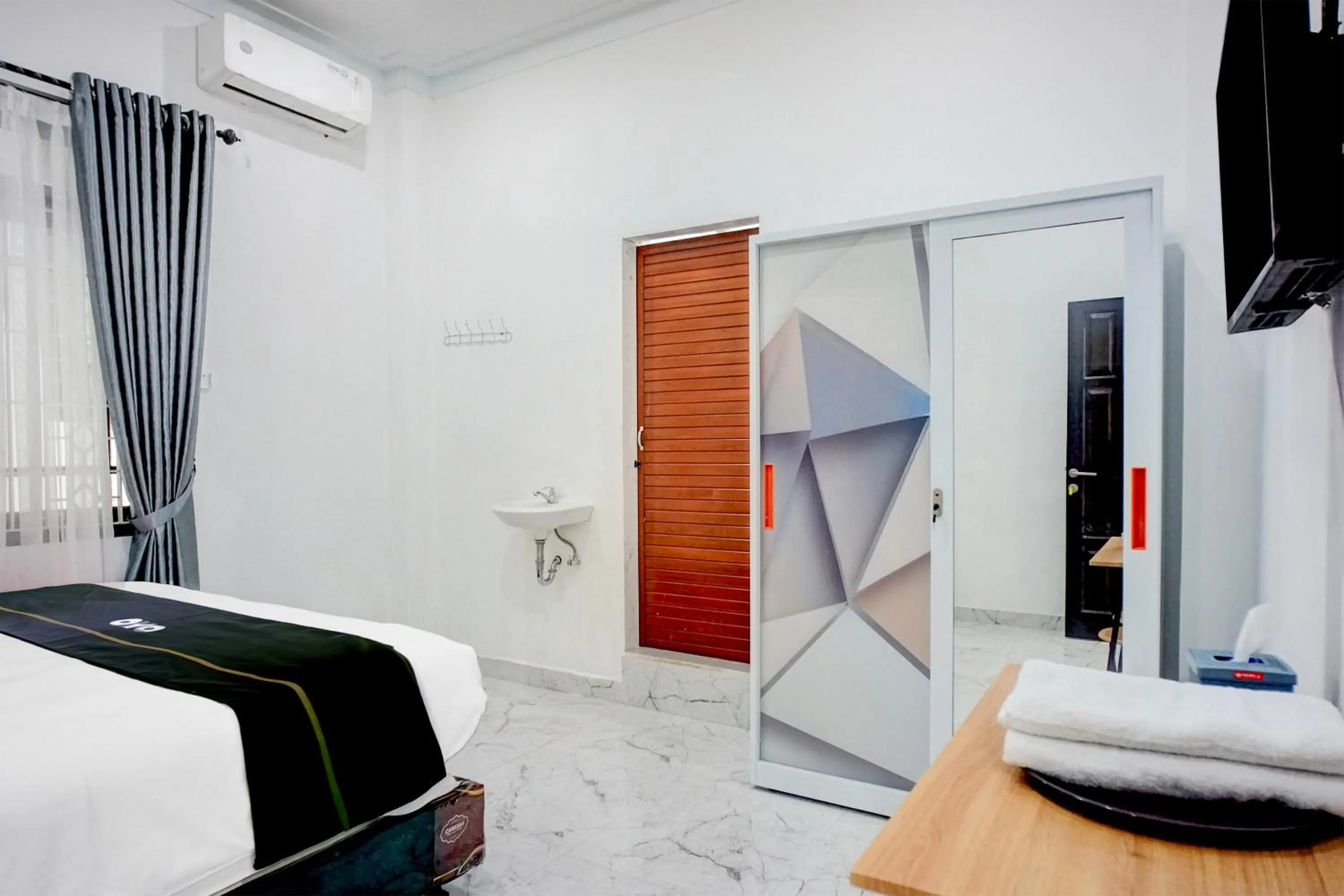 Bedroom, Bed in Hotel O Sm Raja Guest House